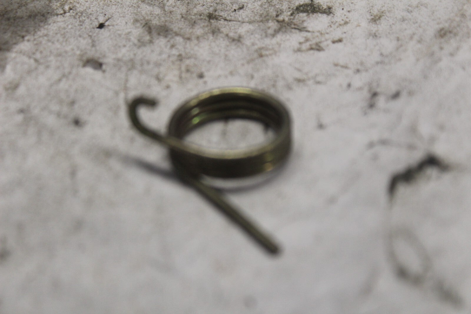 RIGHT SEAT LOCK SPRING B 77226-MA1-000 1982 HONDA GL500I SILVERWING