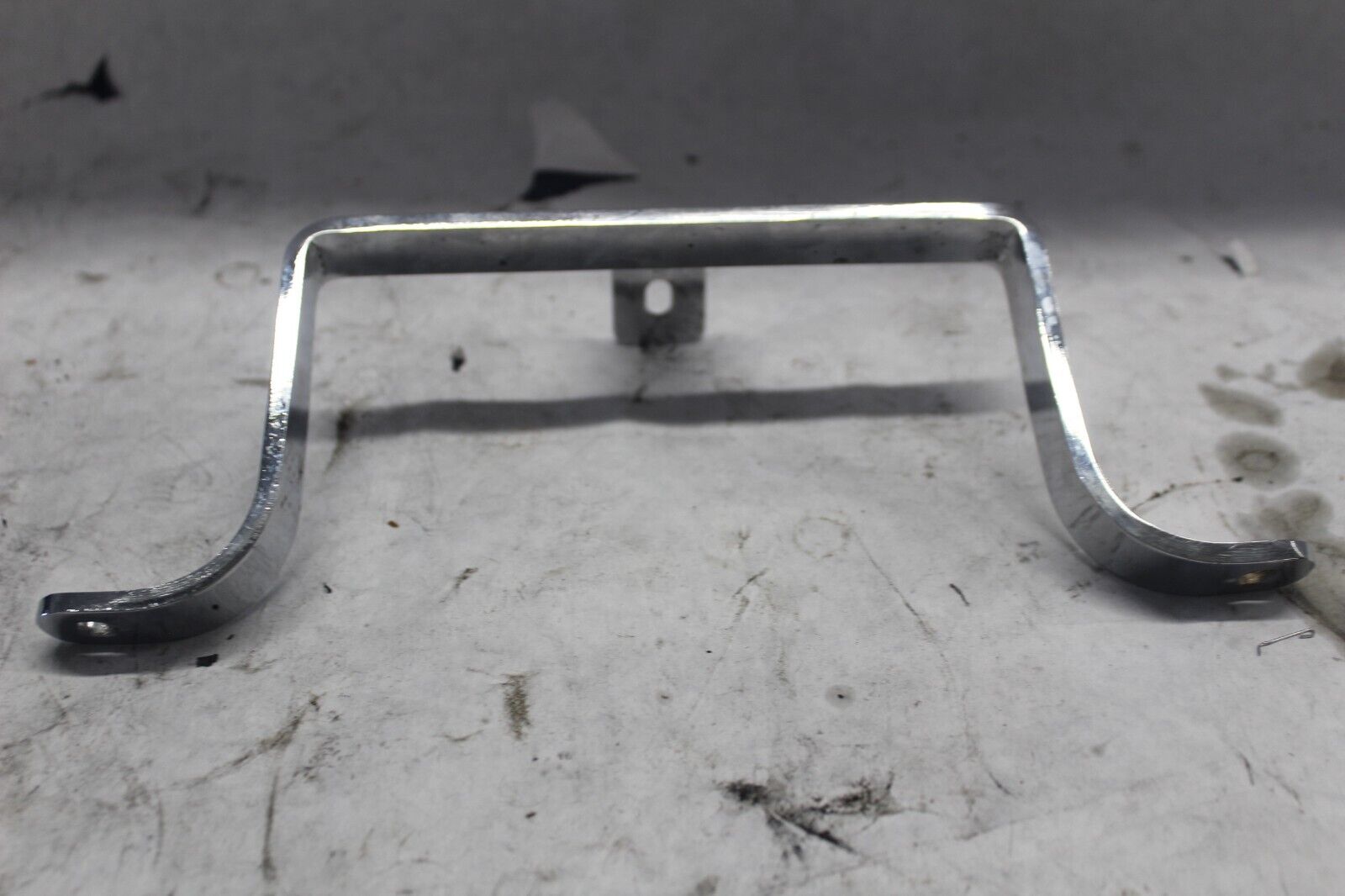Saddlebag To Fender Support Bracket 91140-98 2005 ROAD KING CUSTOM FLHRSI