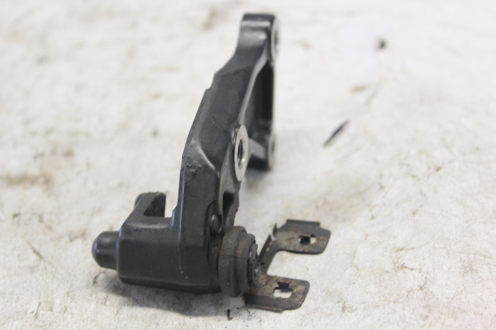 FRONT RIGHT CALIPER BRACKET 45210-445-632 1982 HONDA GOLDWING GL1100A