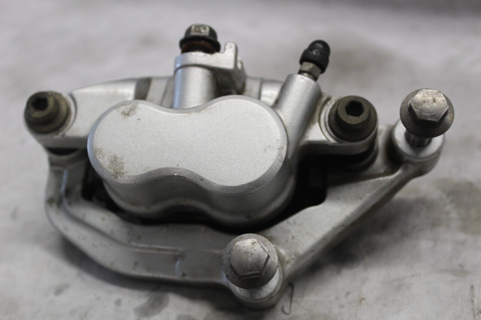 FRONT CALIPER ASSY RIGHT 5KS-2580U-00-00 2001 XVS1100A VSTAR CLASSIC
