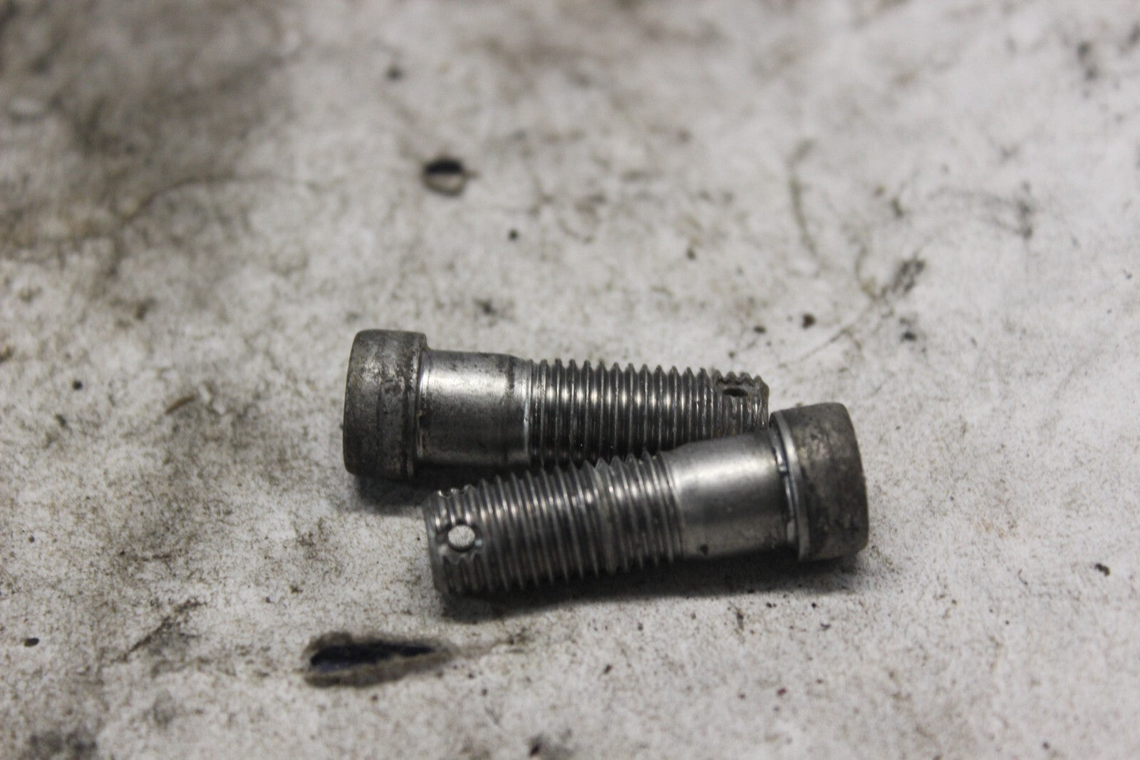 REAR ROD MOUNTING BOLT 2PCS 90122-MCW-D00 2002 HONDA VFR800 INTERCEPTOR