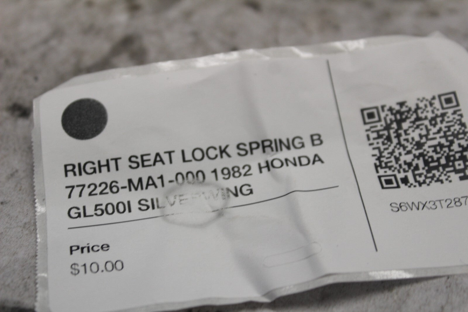 RIGHT SEAT LOCK SPRING B 77226-MA1-000 1982 HONDA GL500I SILVERWING