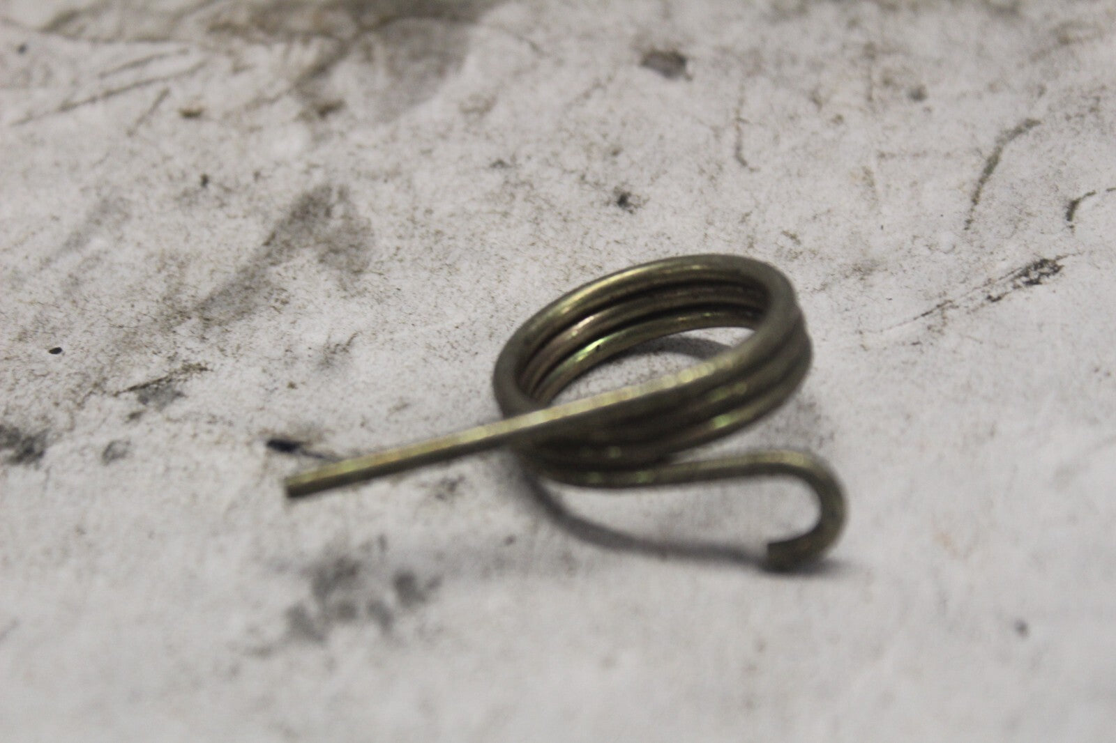 RIGHT SEAT LOCK SPRING B 77226-MA1-000 1982 HONDA GL500I SILVERWING