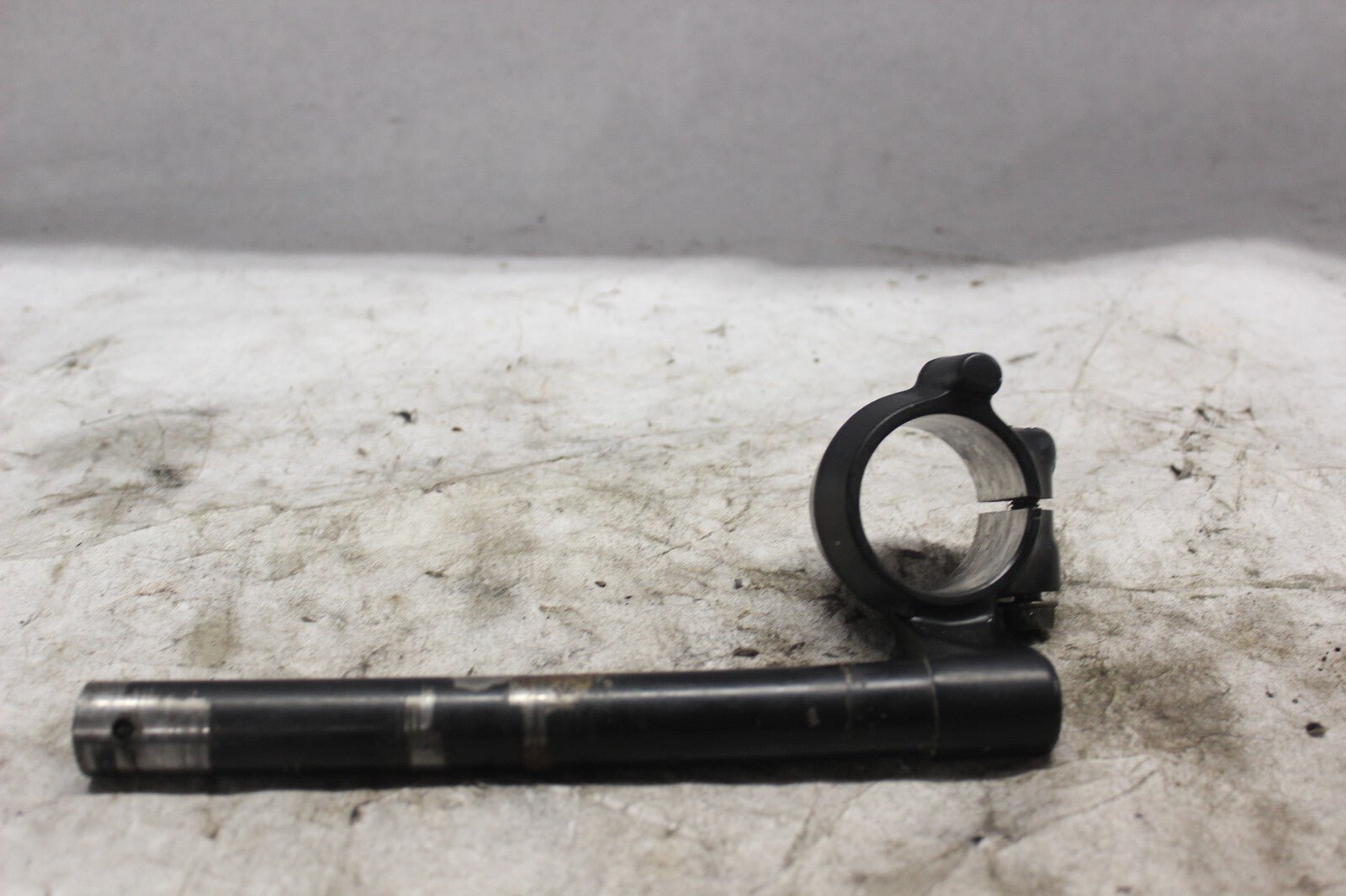 RIGHT HANDLEBAR BLACK SCRATCHED SEE PICS 53100-MAS-E00 1998 HONDA CBR900RR