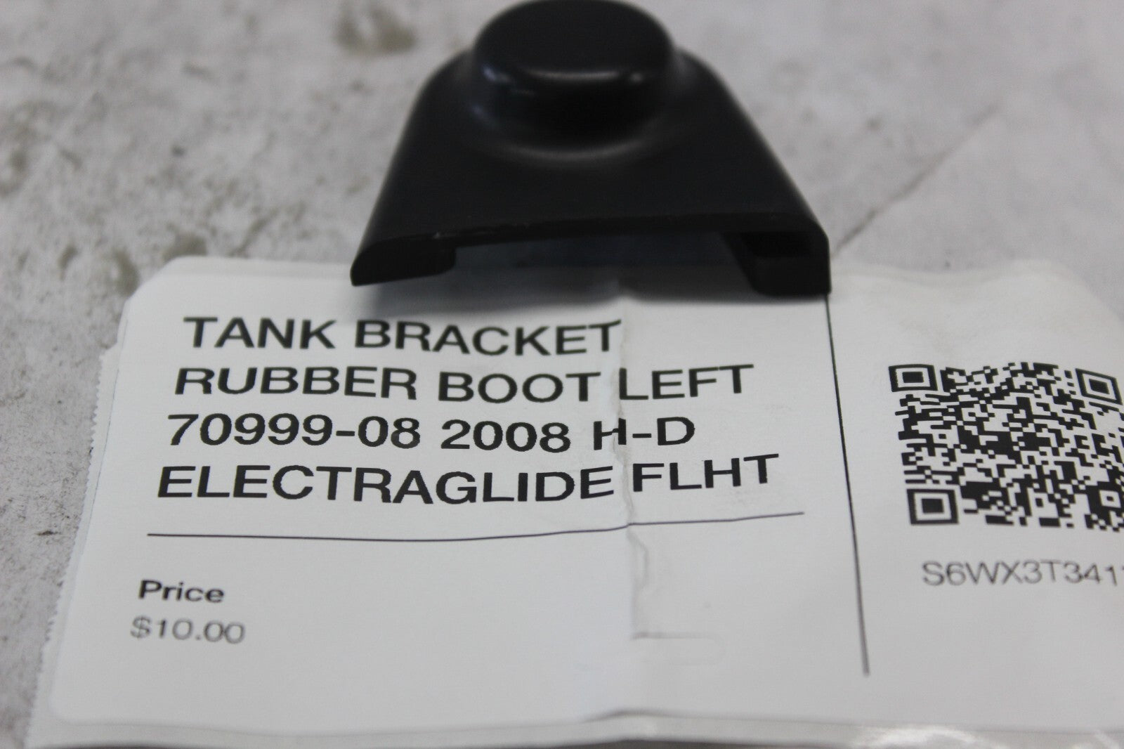 TANK BRACKET RUBBER BOOT LEFT 70999-08 2008 H-D ELECTRAGLIDE FLHT