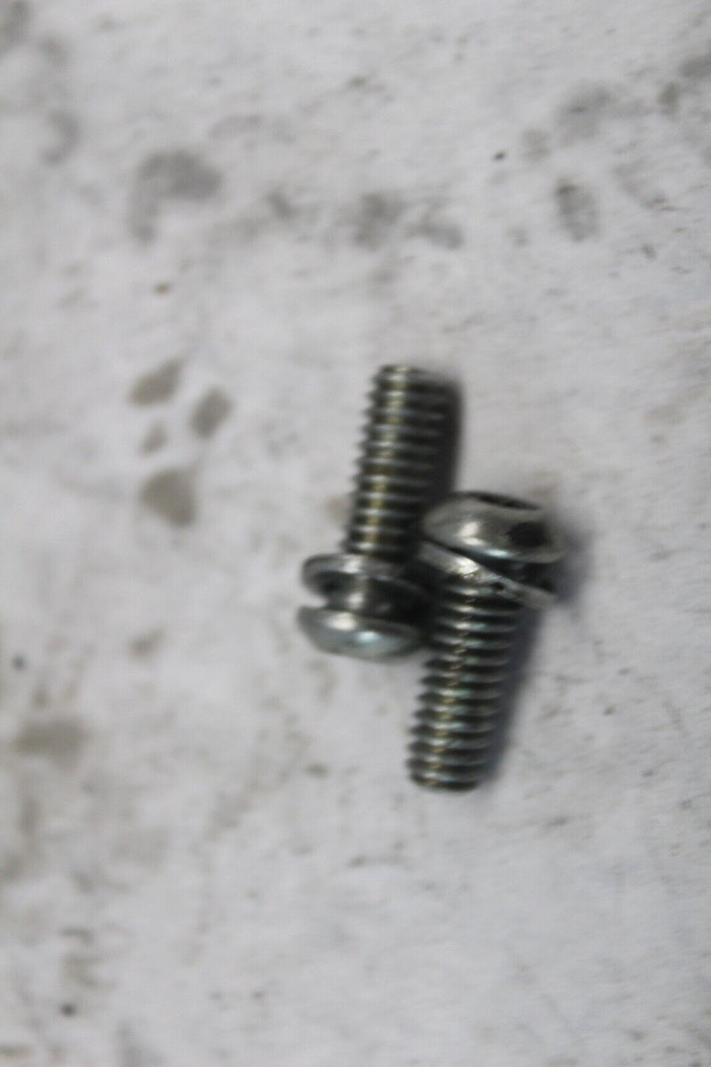 OIL PUMP END CAP SCREW 2PCS 942 1995 HD DYNA FXDS