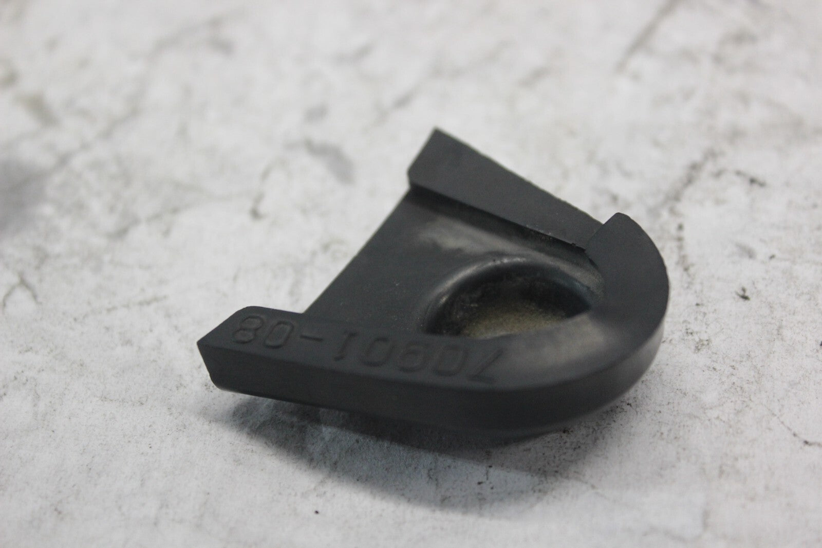 TANK BRACKET RUBBER BOOT RIGHT 70901-08 2008 H-D ELECTRAGLIDE FLHT