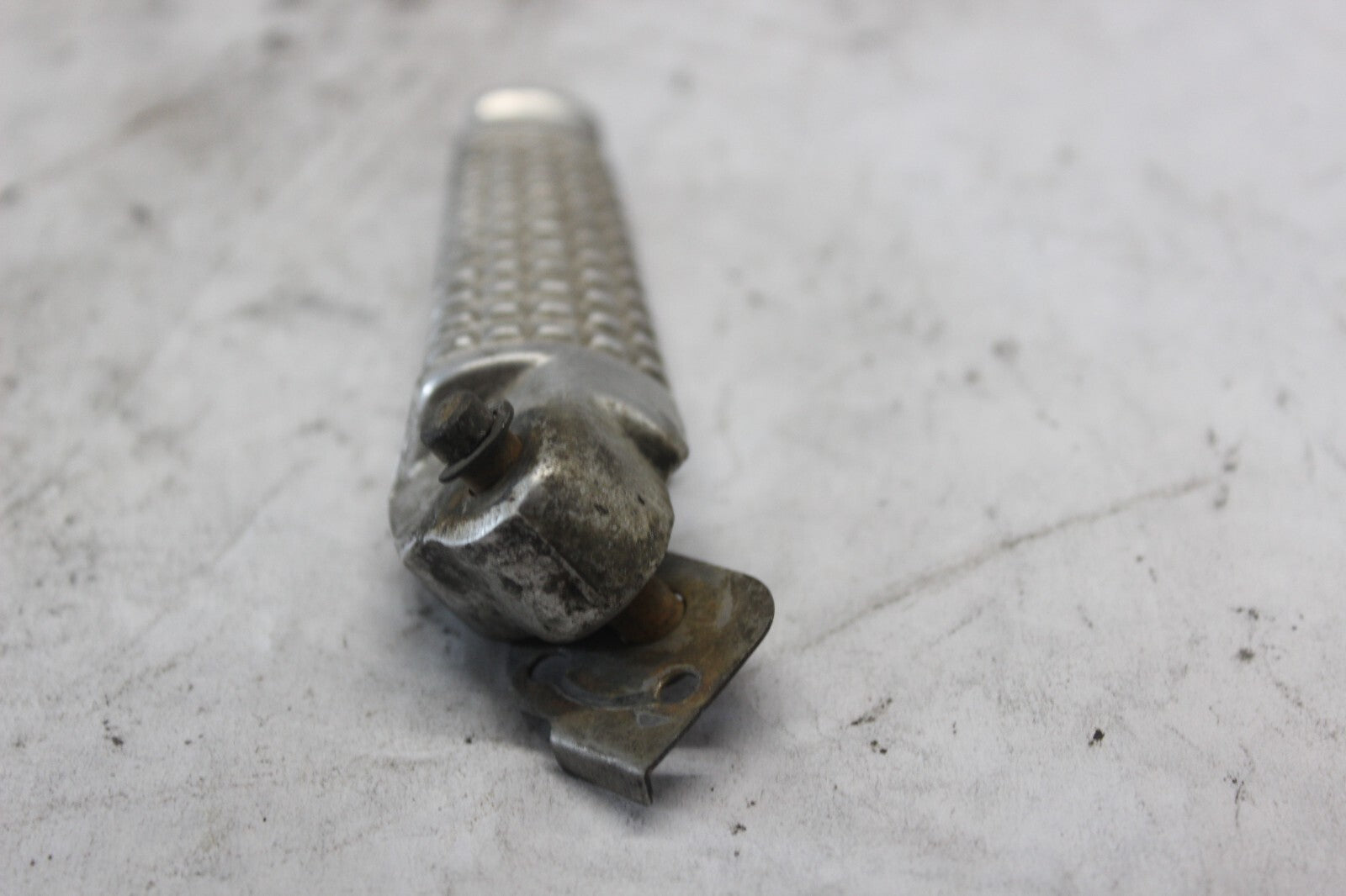 RIGHT PASSENGER FOOTREST BAR 43611-35F00 2002 SUZUKI GSX-R1000