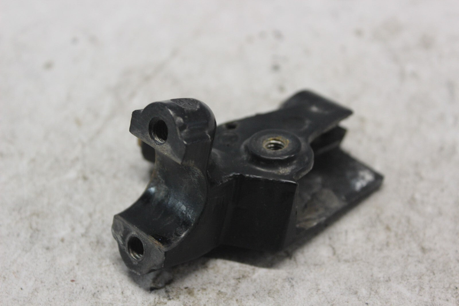 LEFT HANDLEBAR BRACKET 53172-KT8-710 1998 HONDA CBR900RR