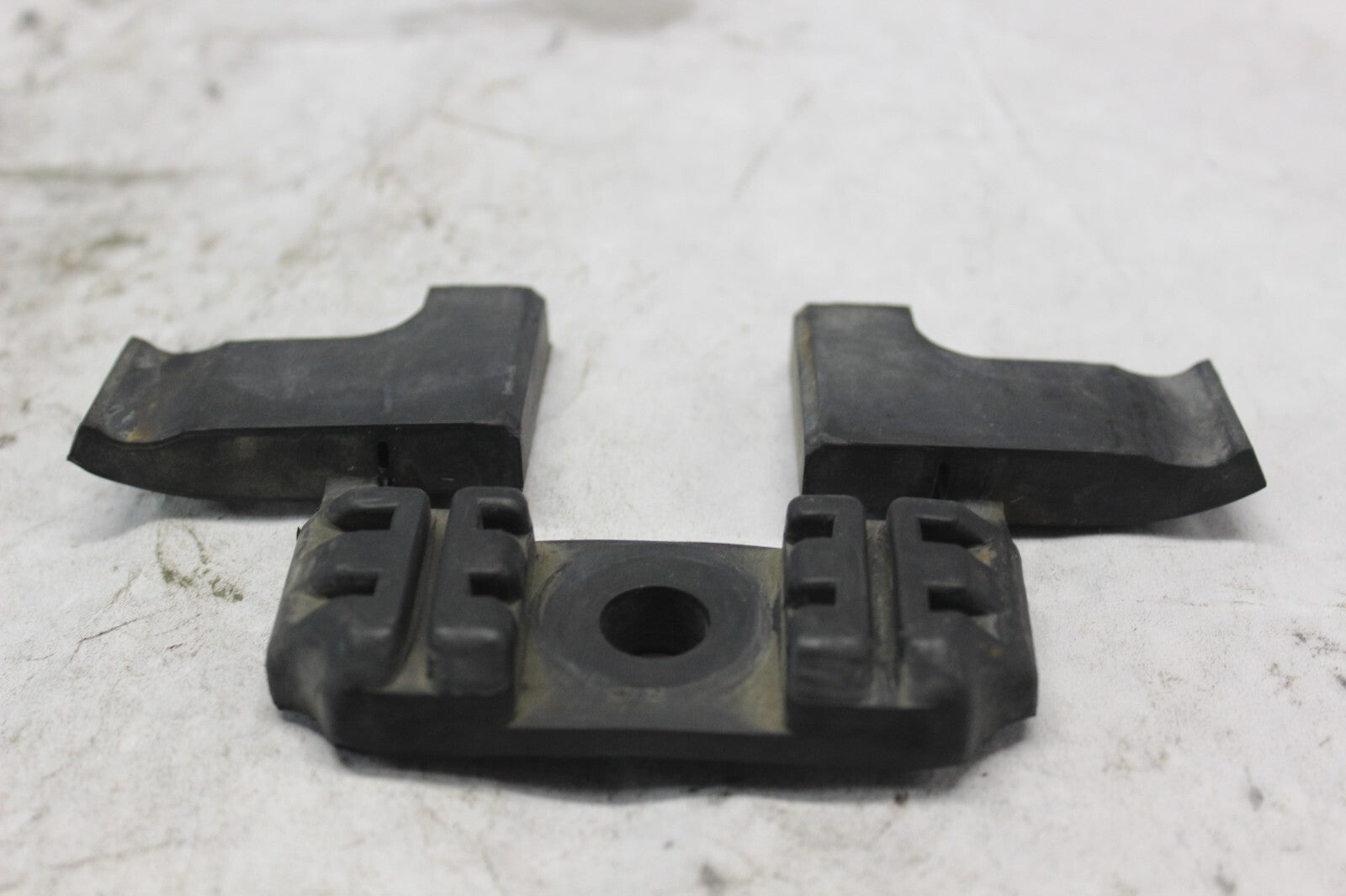 REAR FUEL TANK RUBBER 17613-MA1-000 1982 HONDA GL500I SILVERWING