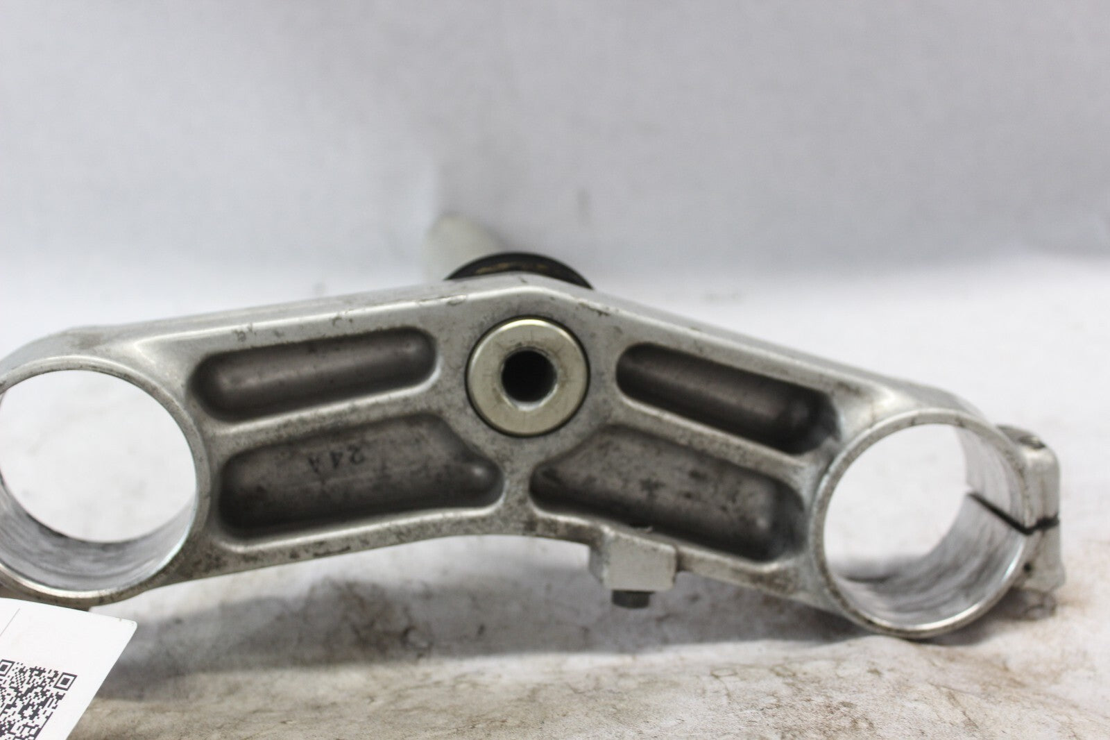 LOWER STEERING STEM BRACKET 51410-24F00 2002 SUZUKI HAYABUSA GSX1300R