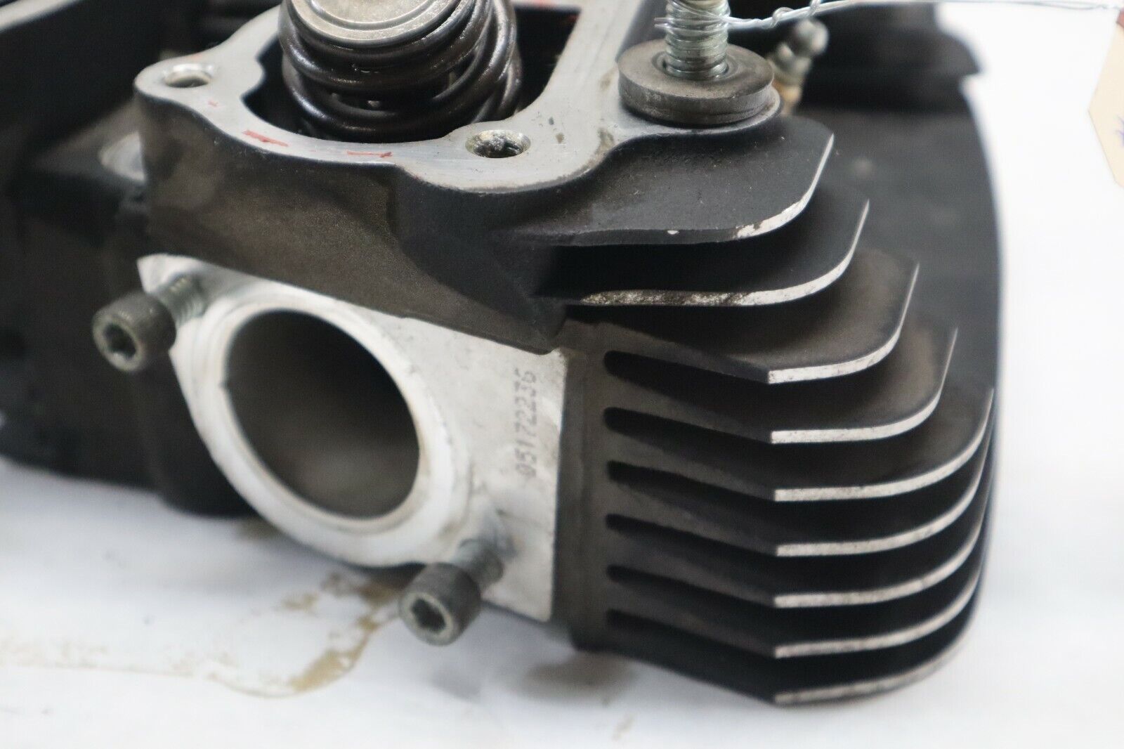 OEM Harley Davidson REAR Cylinder Head 2005 Road King Blk/Red 16725-99