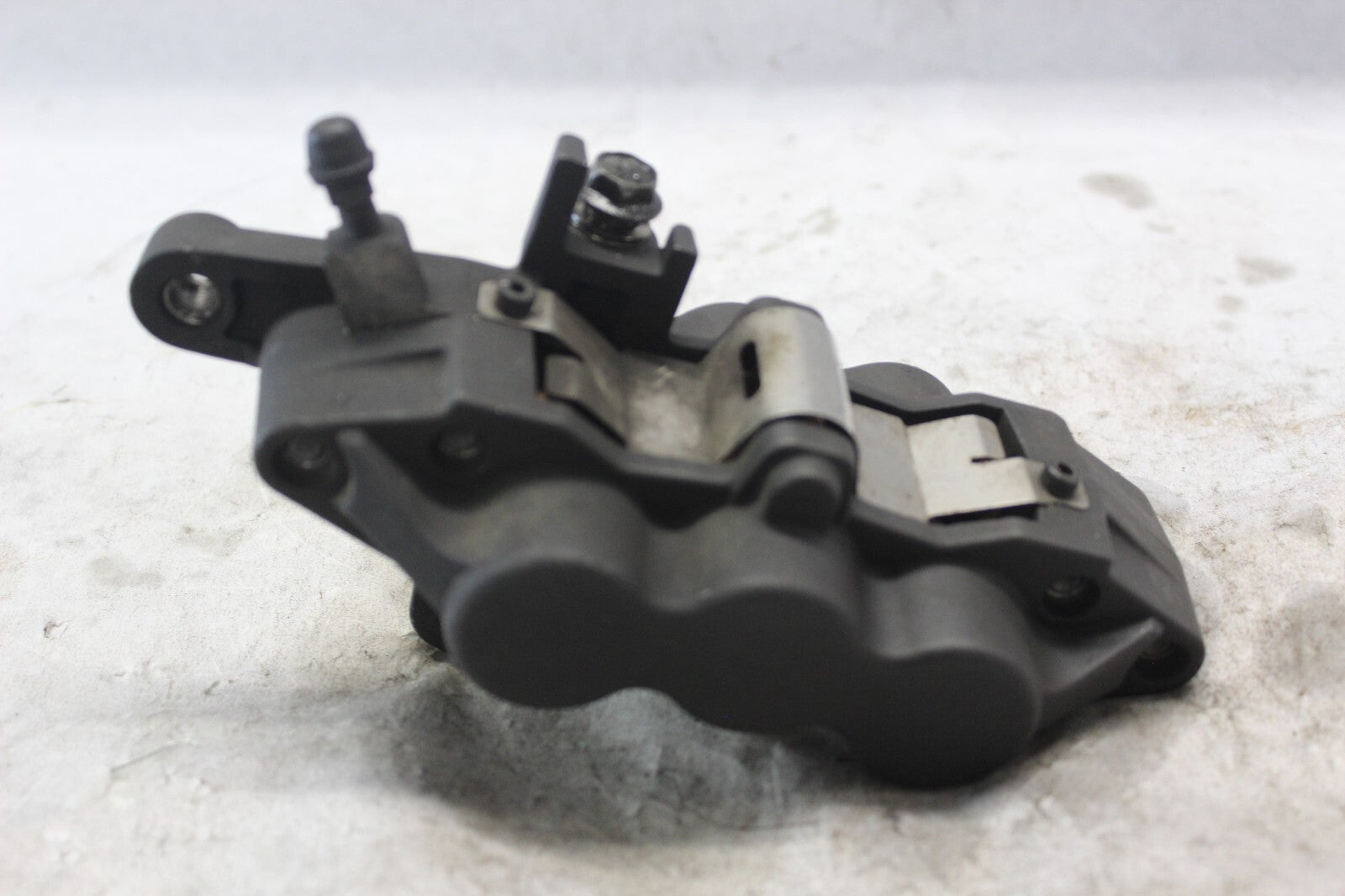 FRONT RIGHT CALIPER ASSY 59100-33E11 2002 SUZUKI HAYABUSA GSX1300R