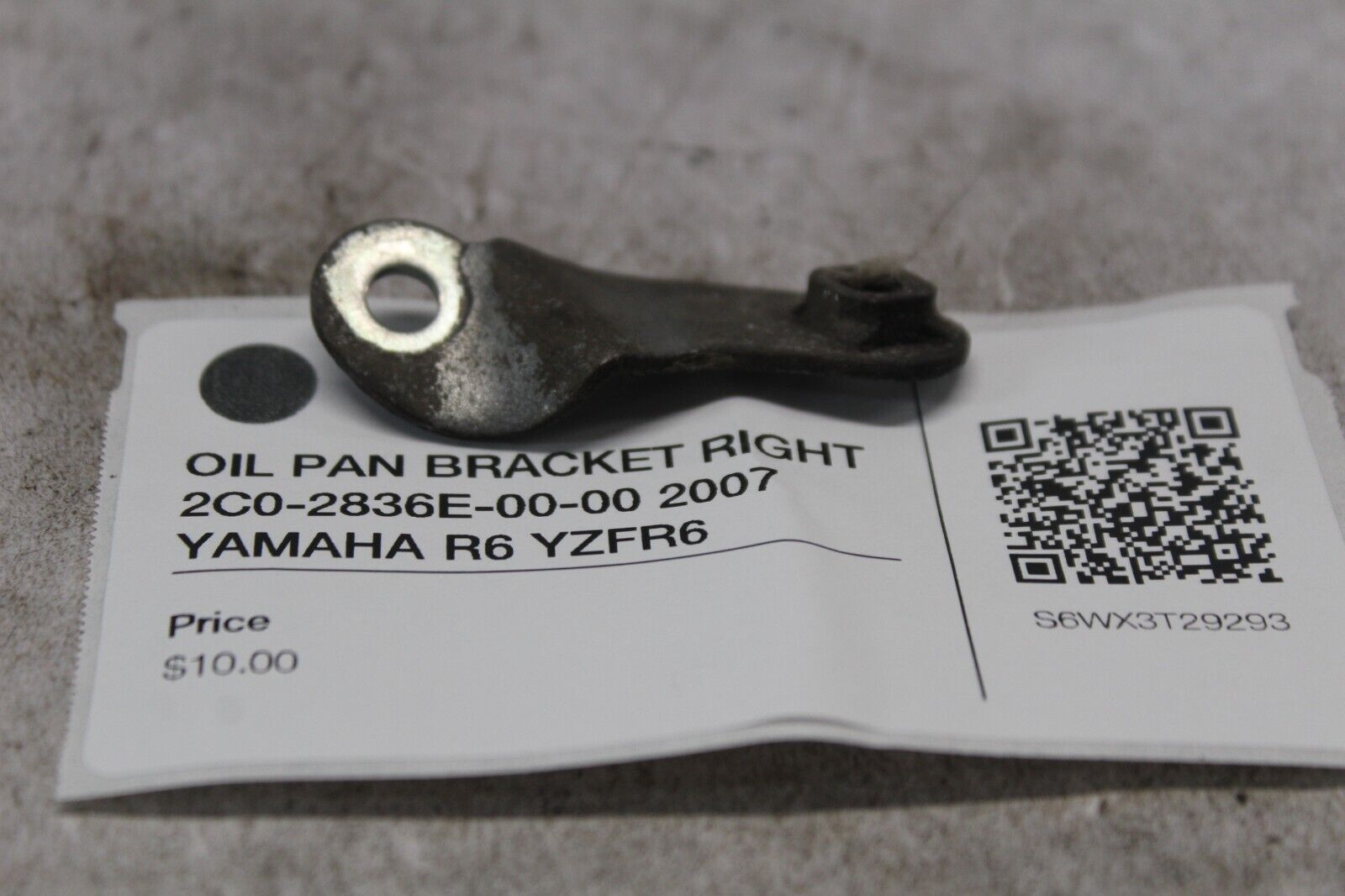 OIL PAN BRACKET RIGHT 2C0-2836E-00-00 2007 YAMAHA R6 YZFR6