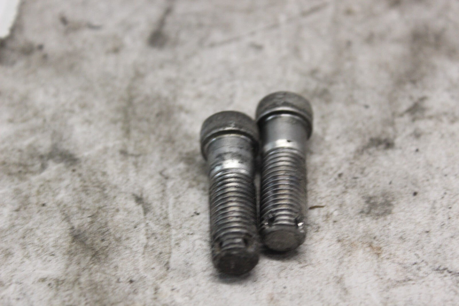 REAR ROD MOUNTING BOLT 2PCS 90122-MCW-D00 2002 HONDA VFR800 INTERCEPTOR