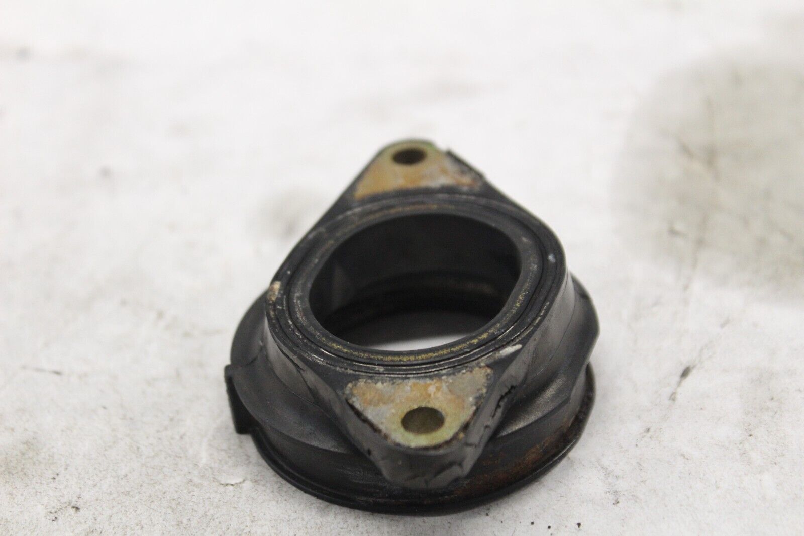 CARBURETOR JOINT 2 RIGHT 2C0-13596-00-00 2007 YAMAHA R6 YZFR6