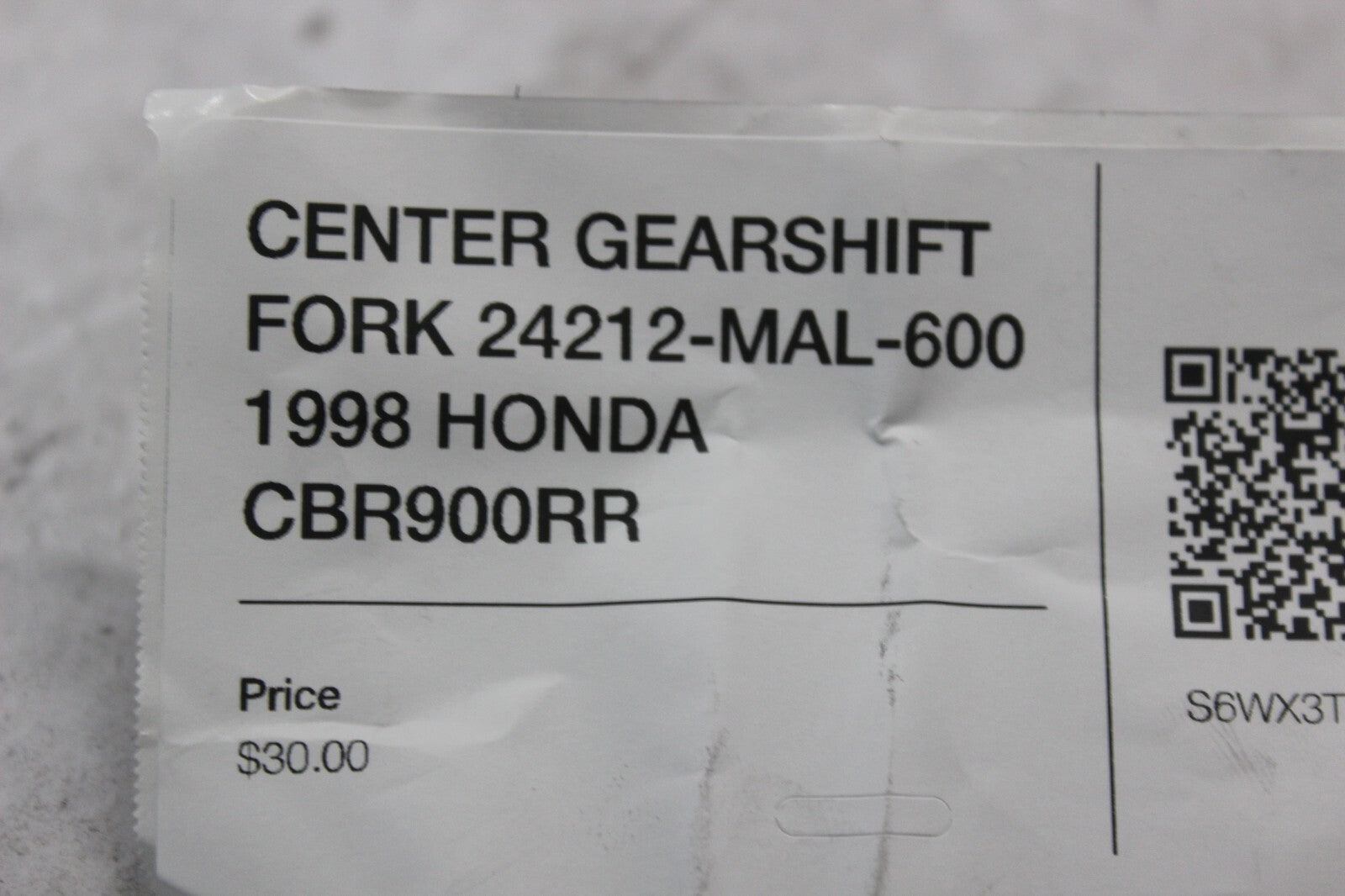 CENTER GEARSHIFT FORK 24212-MAL-600 1998 HONDA CBR900RR