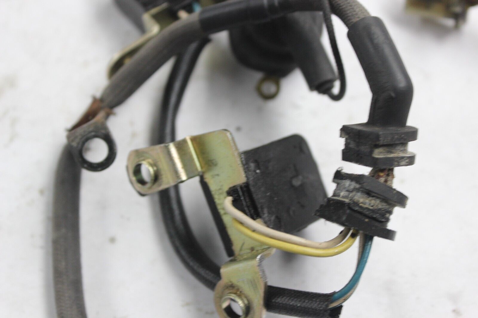 PULSE GENERATOR ASSY 30300-MB4-174 1986 HONDA V65 MAGNA VF1100C