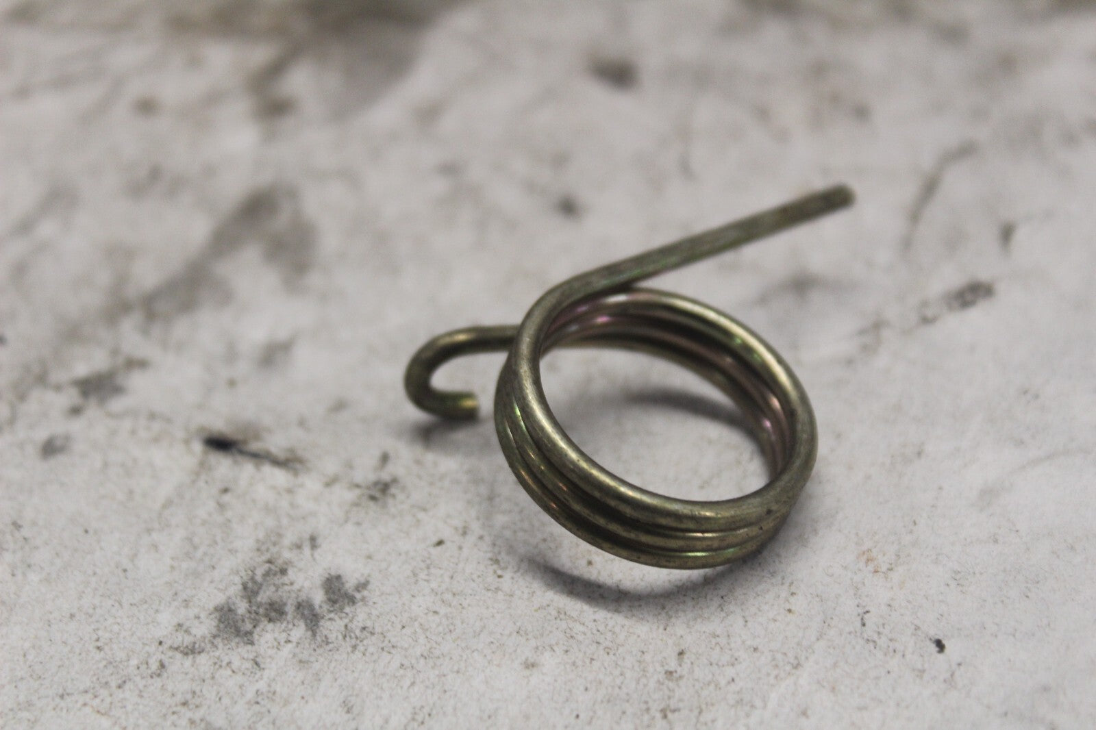RIGHT SEAT LOCK SPRING B 77226-MA1-000 1982 HONDA GL500I SILVERWING