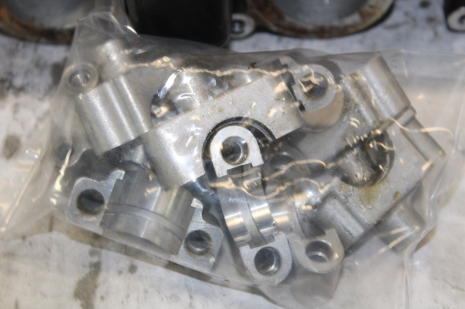 CYLINDER HEAD ASSY 11100-27E60 2001 SUZUKI BANDIT GSF1200S