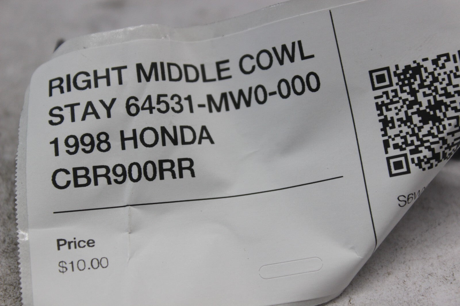 RIGHT MIDDLE COWL STAY 64531-MW0-000 1998 HONDA CBR900RR