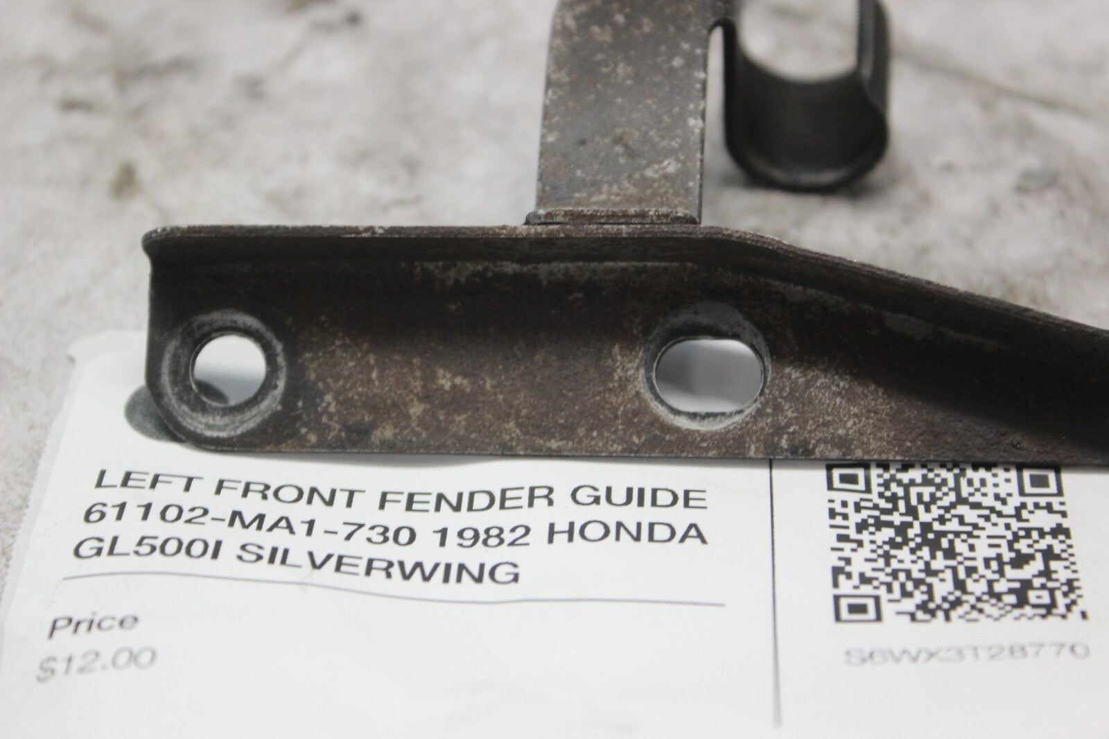 LEFT FRONT FENDER GUIDE 61102-MA1-730 1982 HONDA GL500I SILVERWING