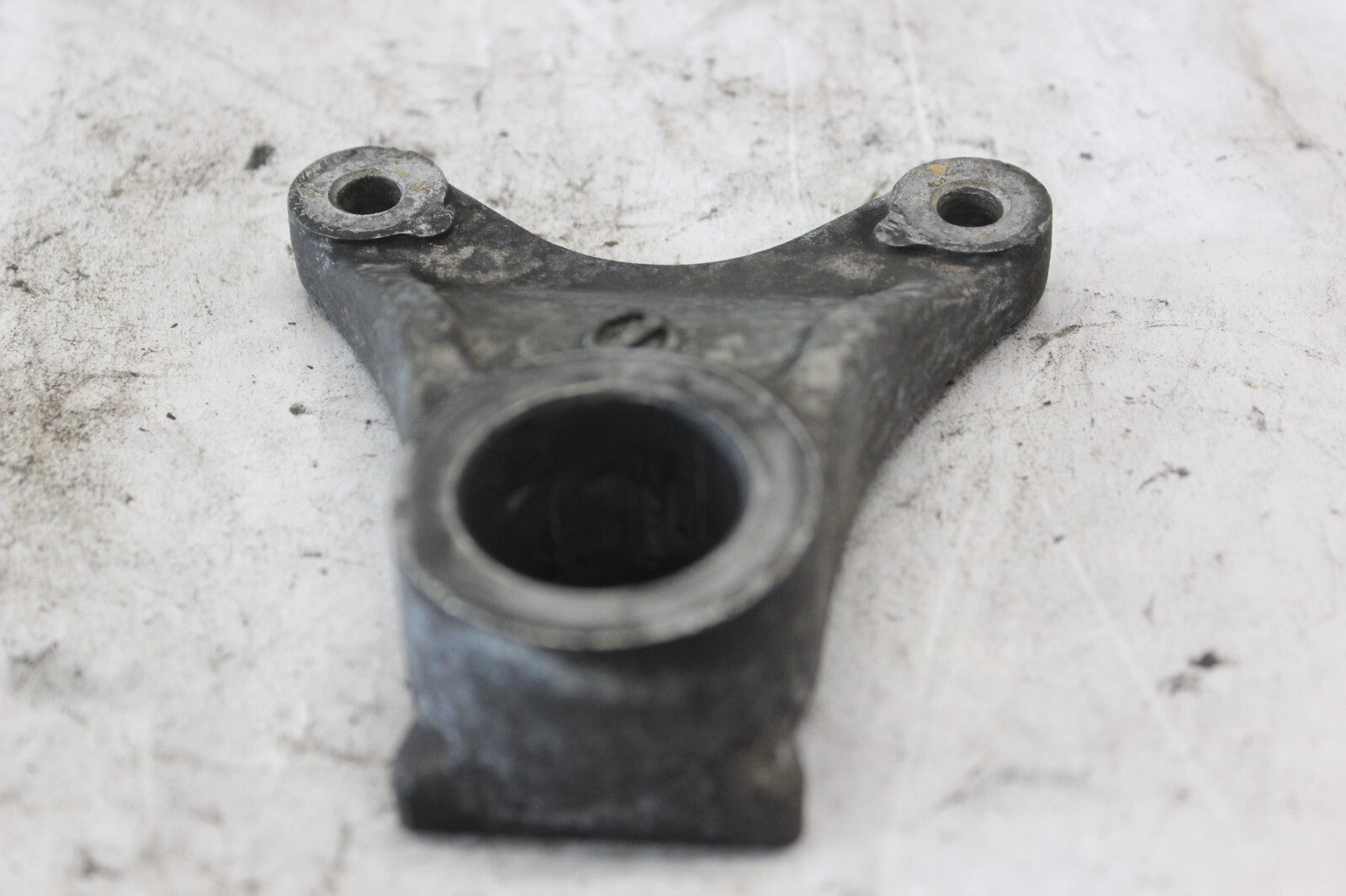 REAR CALIPER BRACKET 69721-40F00 2002 SUZUKI GSX-R1000