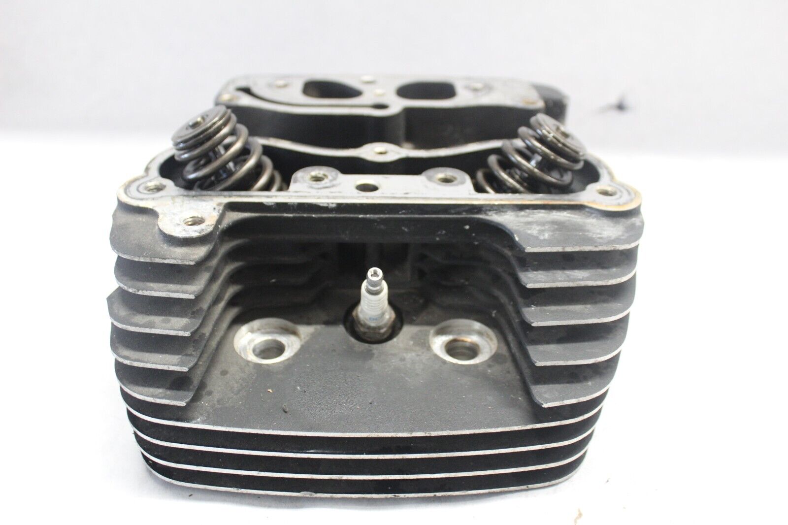 Cylinder Head Rear#17100-05,#16725-99 on part 2005 ROAD KING CUSTOM FLHRSI