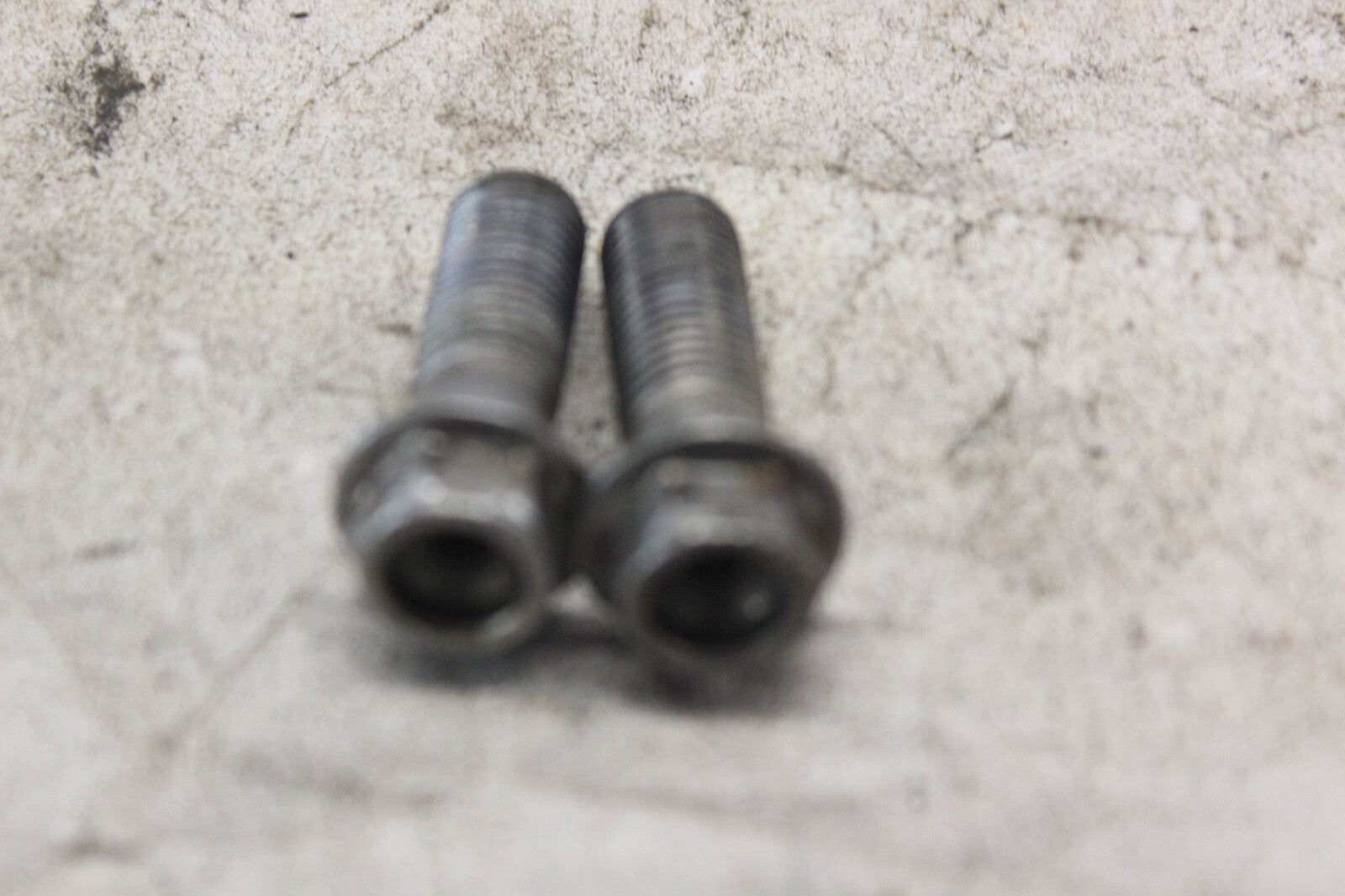 FRONT CALIPER MOUNTING BOLT 2PCS 09103-10320 2002 SUZUKI HAYABUSA GSX1300R