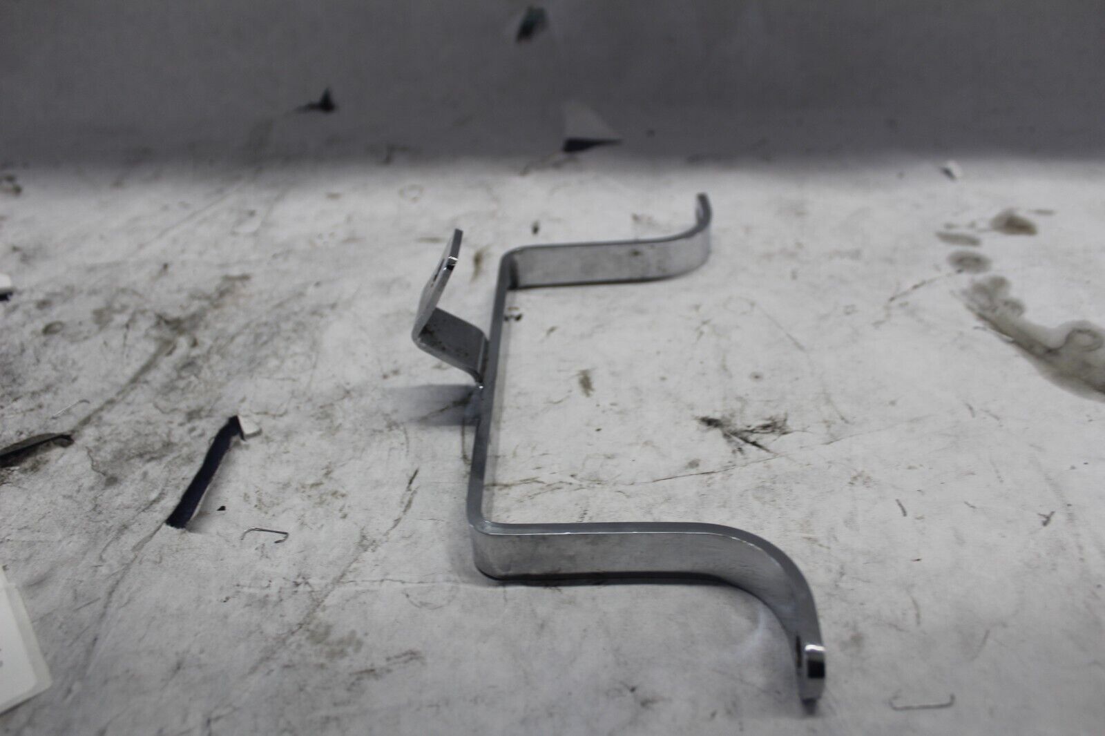Saddlebag To Fender Support Bracket 91140-98 2005 ROAD KING CUSTOM FLHRSI