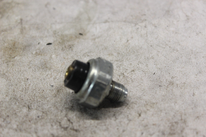 Oil Pressure Switch 37820-33D10 2002 SUZUKI HAYABUSA GSX1300R