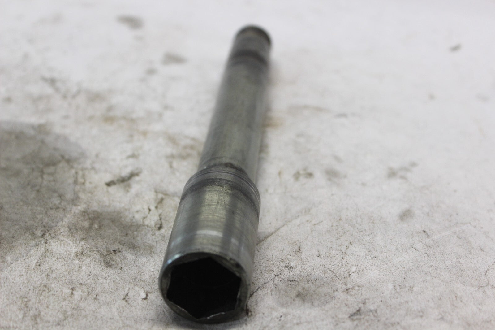 Front WHEEL Axle SUZUKI 54711-42F00 2002 SUZUKI HAYABUSA GSX1300R