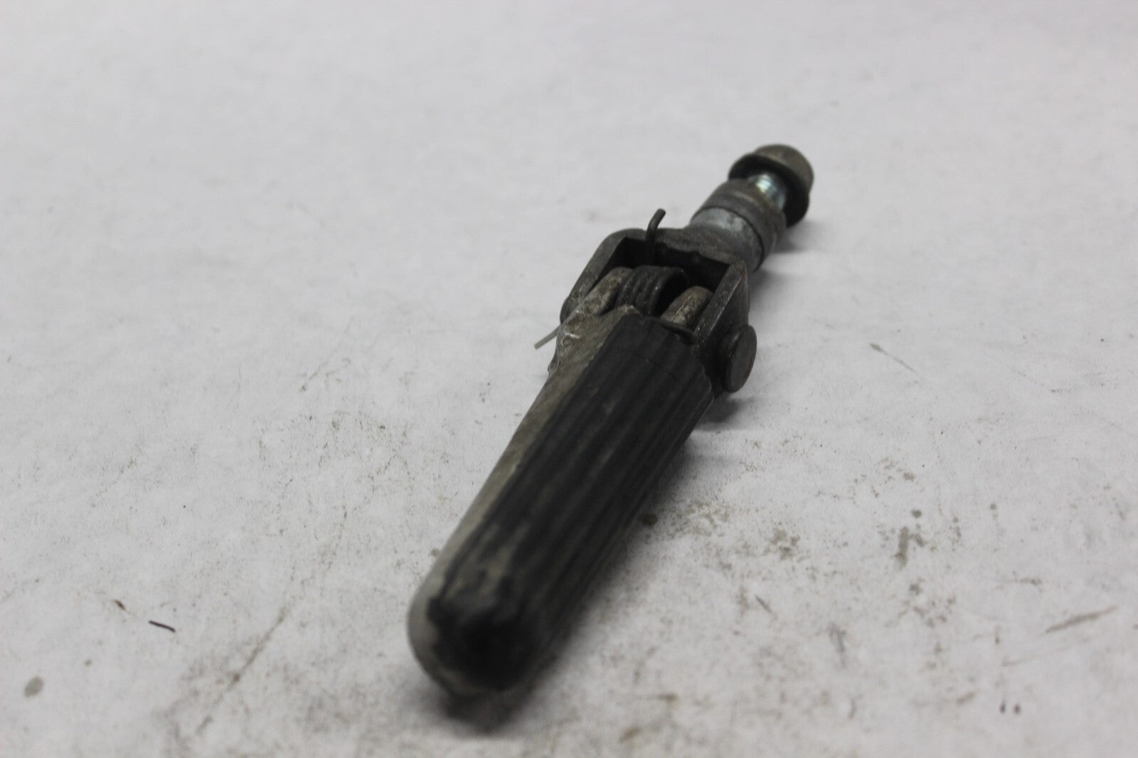 RIGHT MAIN STEP BAR W/ BRACKET 50660-KV3-700 1998 HONDA CBR900RR