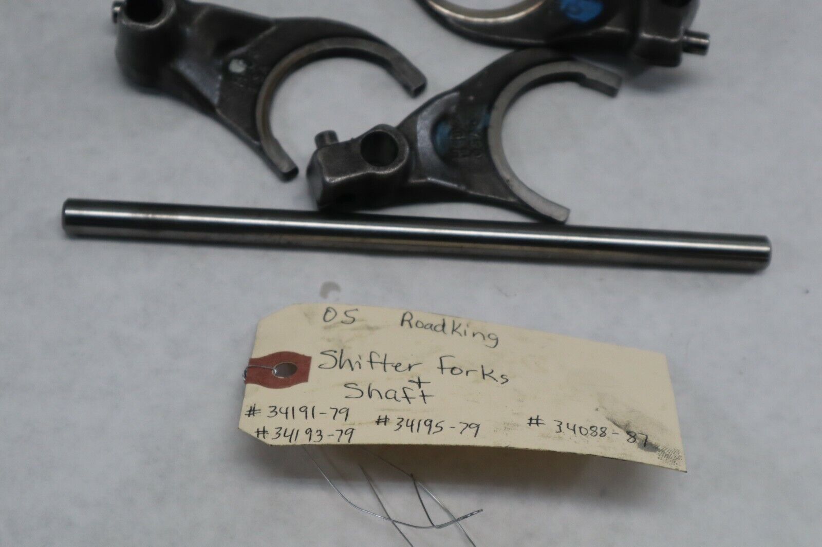 OEM Harley Davidson Trans Shifter Shaft Forks 2005 Road King Blk/Red 34191-79