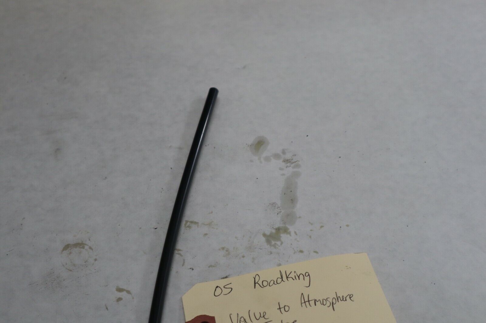 OEM Harley Davidson Valve To Atmosphere Tube 2005 Road King Blk/Red 27291-97