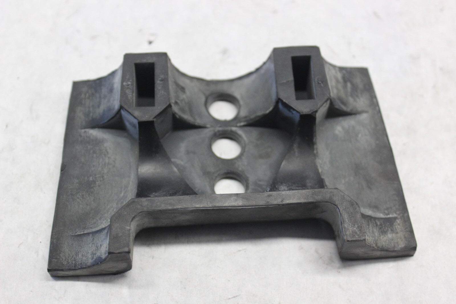 FUEL TANK DAMPER 92075-1672 1986 KAWASAKI CONCOURS ZG1000