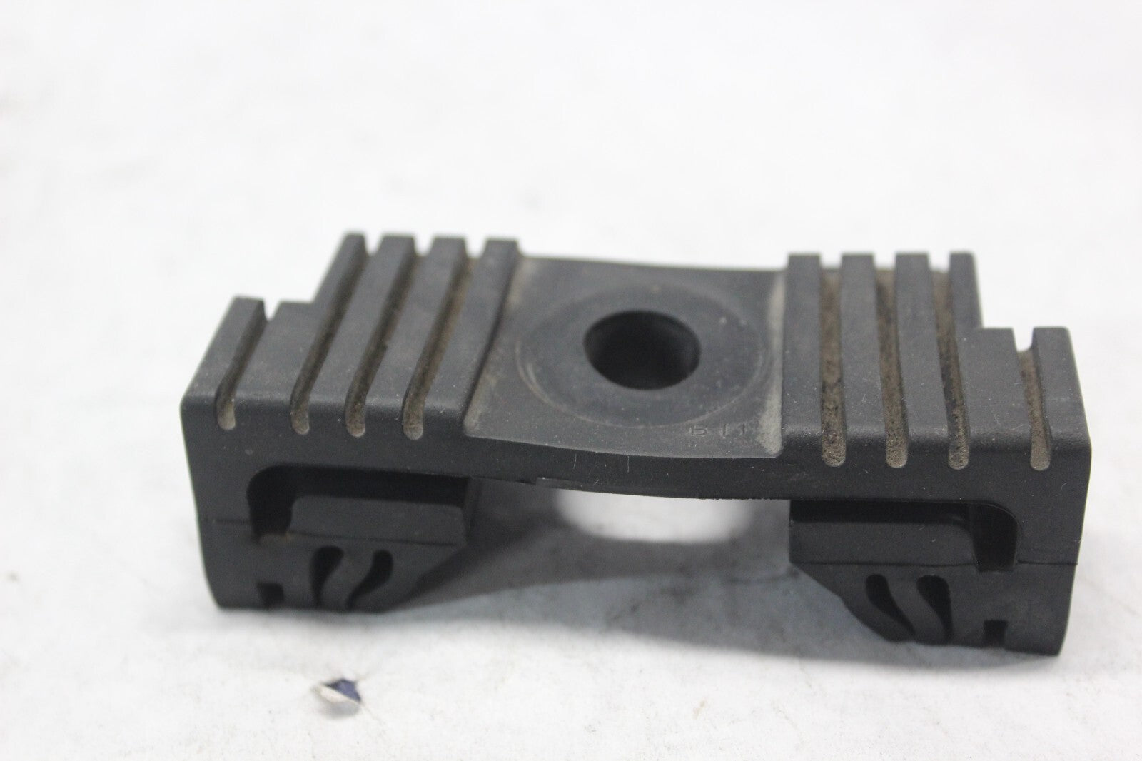 REAR FUEL TANK RUBBER 17613-MV4-000 1998 HONDA CBR900RR