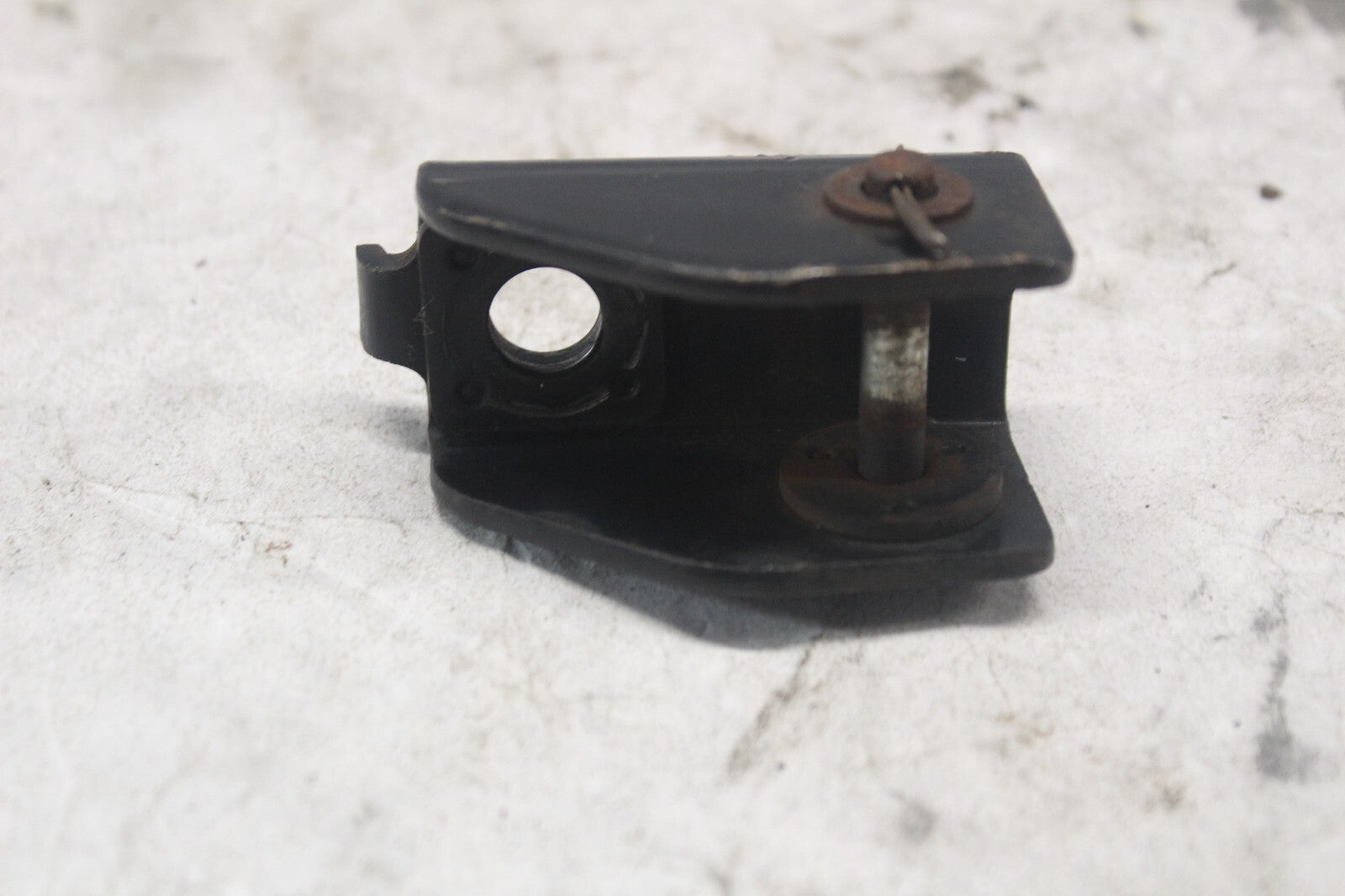 PASSENGER FOOTPEG BRACKET 50711-415-010 1982 HONDA GL500I SILVERWING