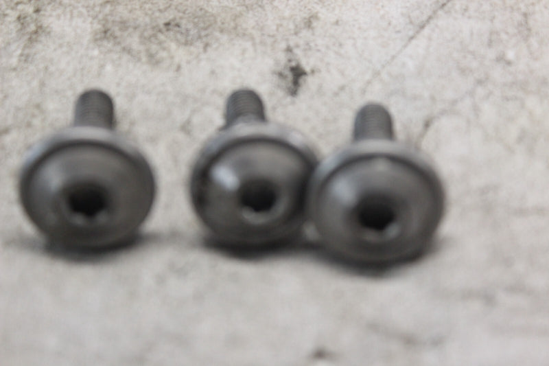 FOOTREST BRACKET MOUNTING BOLT 3PCS 09106-08147 2002 SUZUKI HAYABUSA GSX1300R