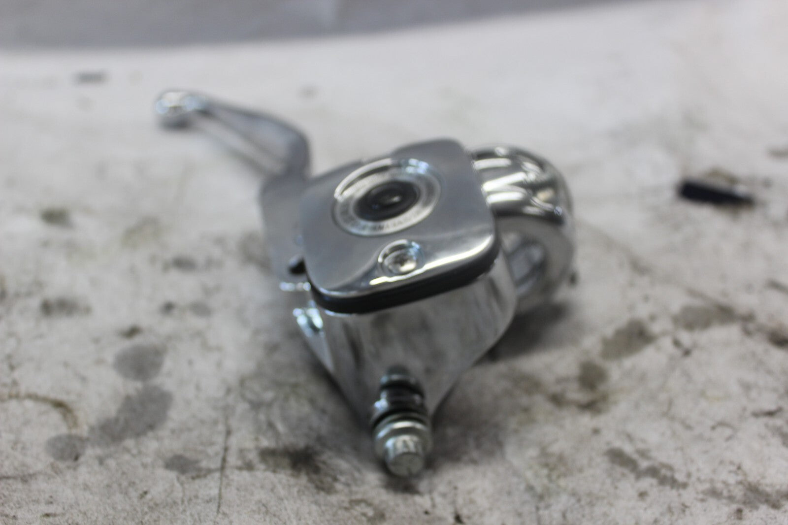 11/16 BORE CHROME MASTER CYLINDER 2005 HARLEY DAVIDSON ROADGLIDE 45105-05