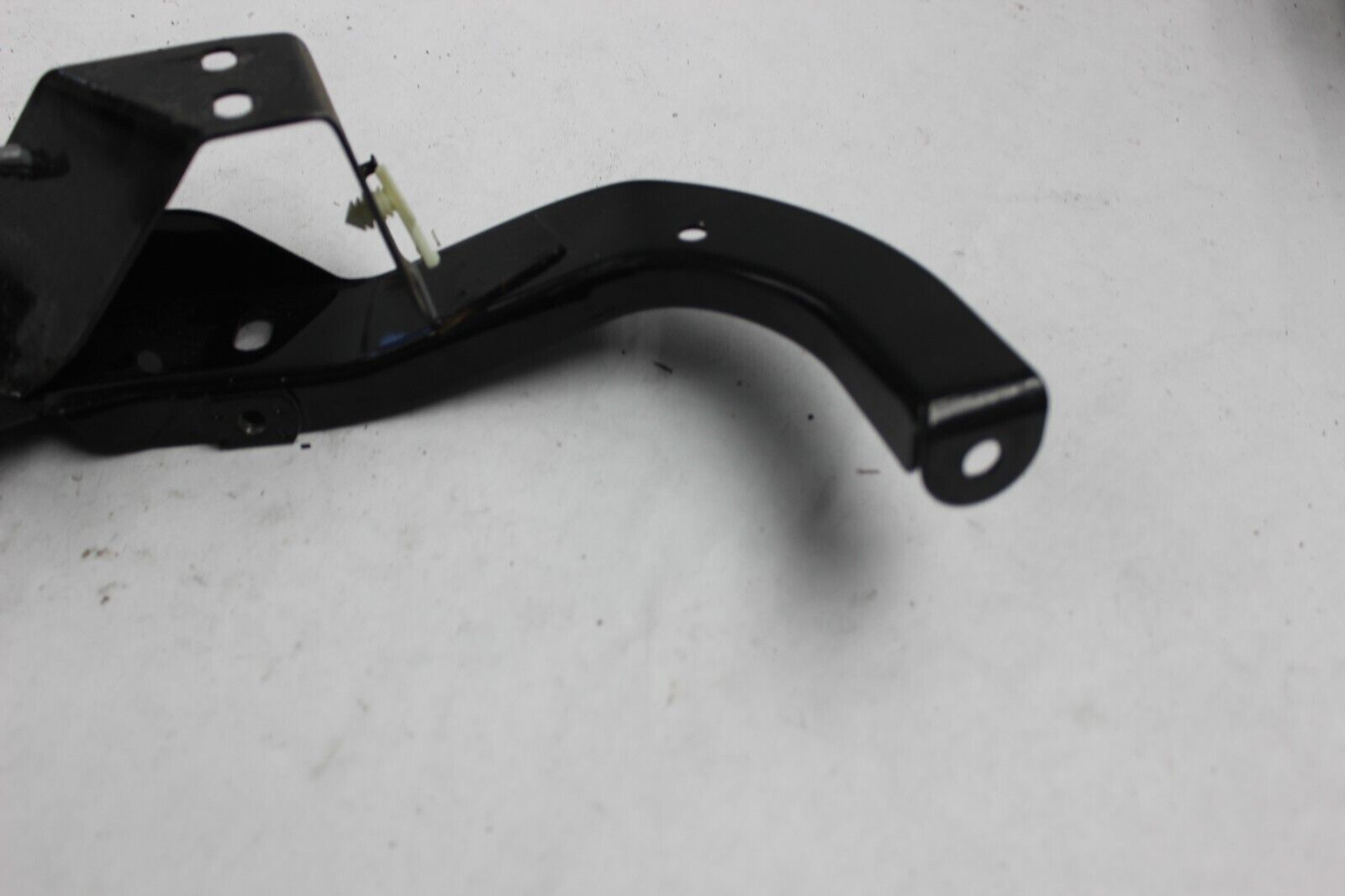 58479-86A Inner Fairing Bracket Right HARLEY DAVIDSON