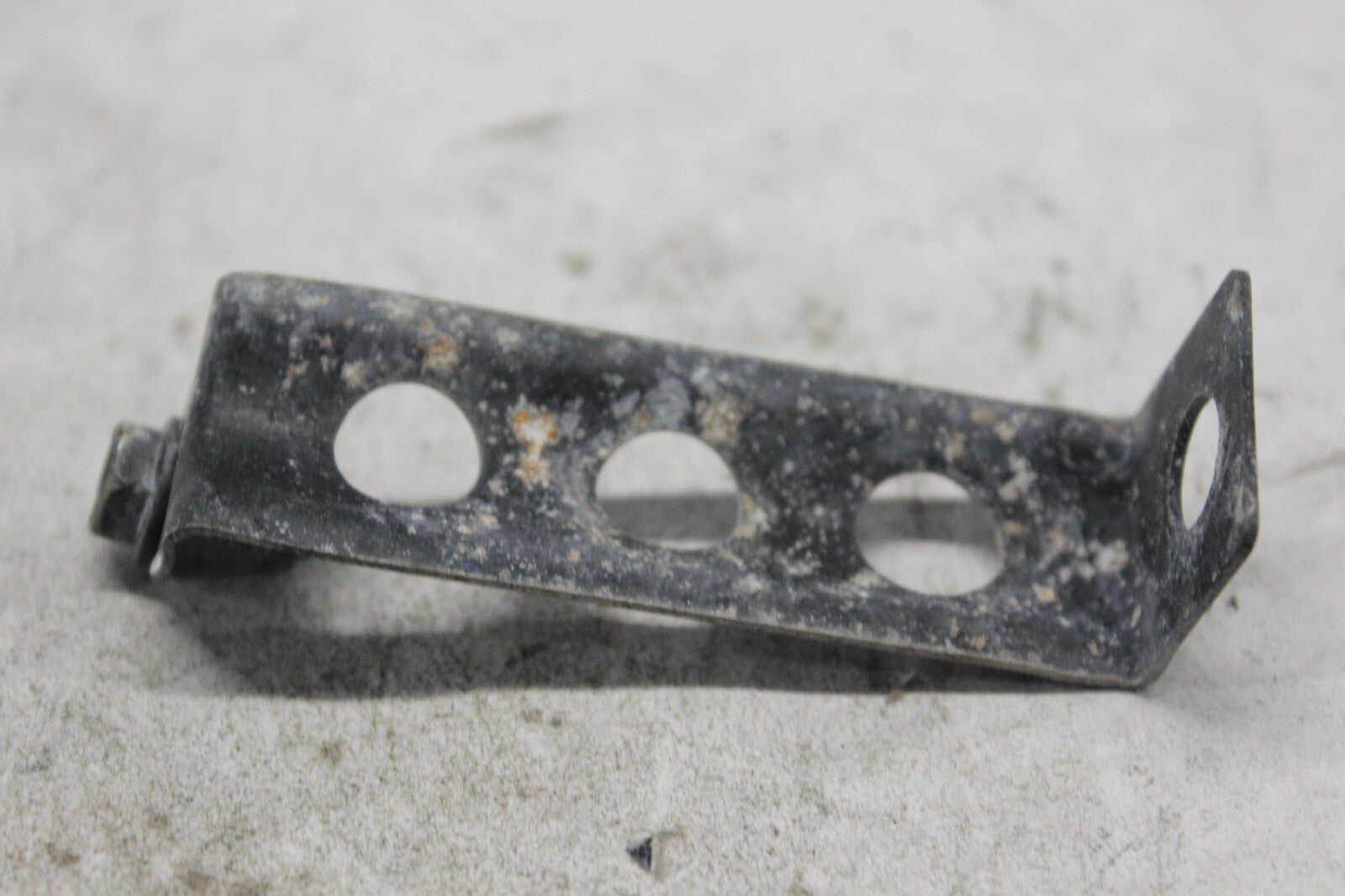 RIGHT MIDDLE COWL STAY 64531-MW0-000 1998 HONDA CBR900RR