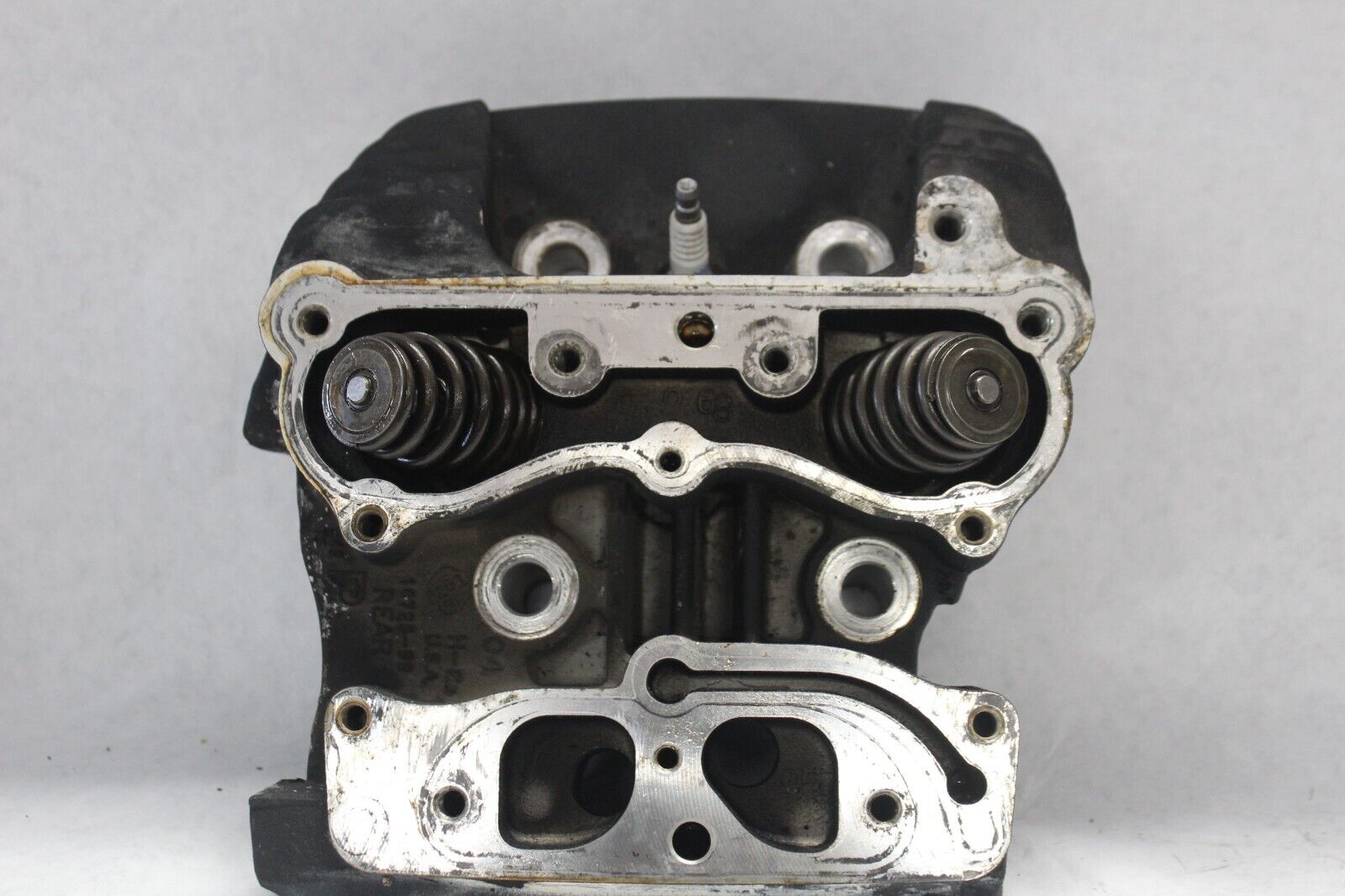 Cylinder Head Rear#17100-05,#16725-99 on part 2005 ROAD KING CUSTOM FLHRSI