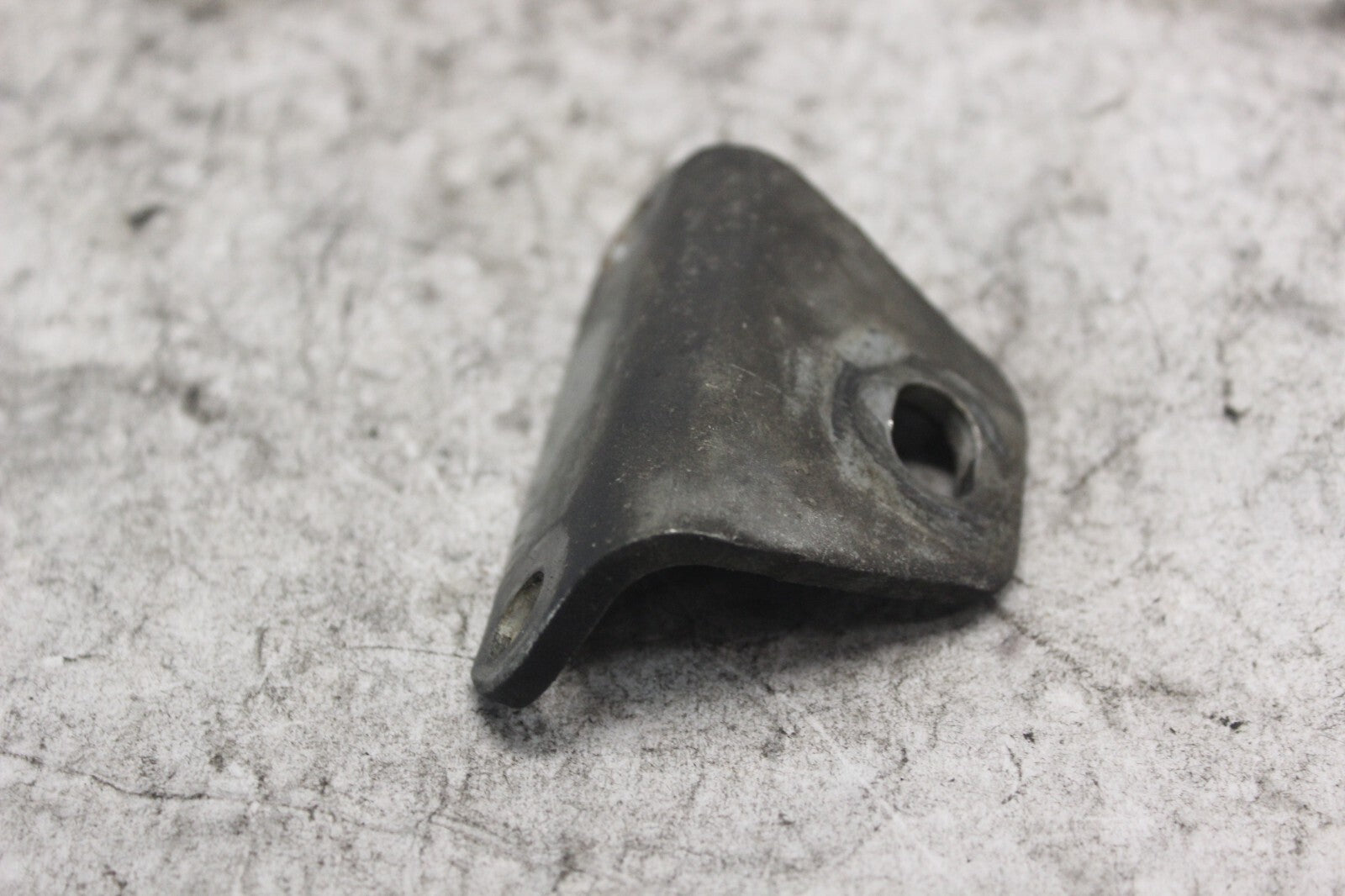 REAR EXHAUST MOUNT BRACKET 65678-07 2008 H-D ELECTRAGLIDE FLHT