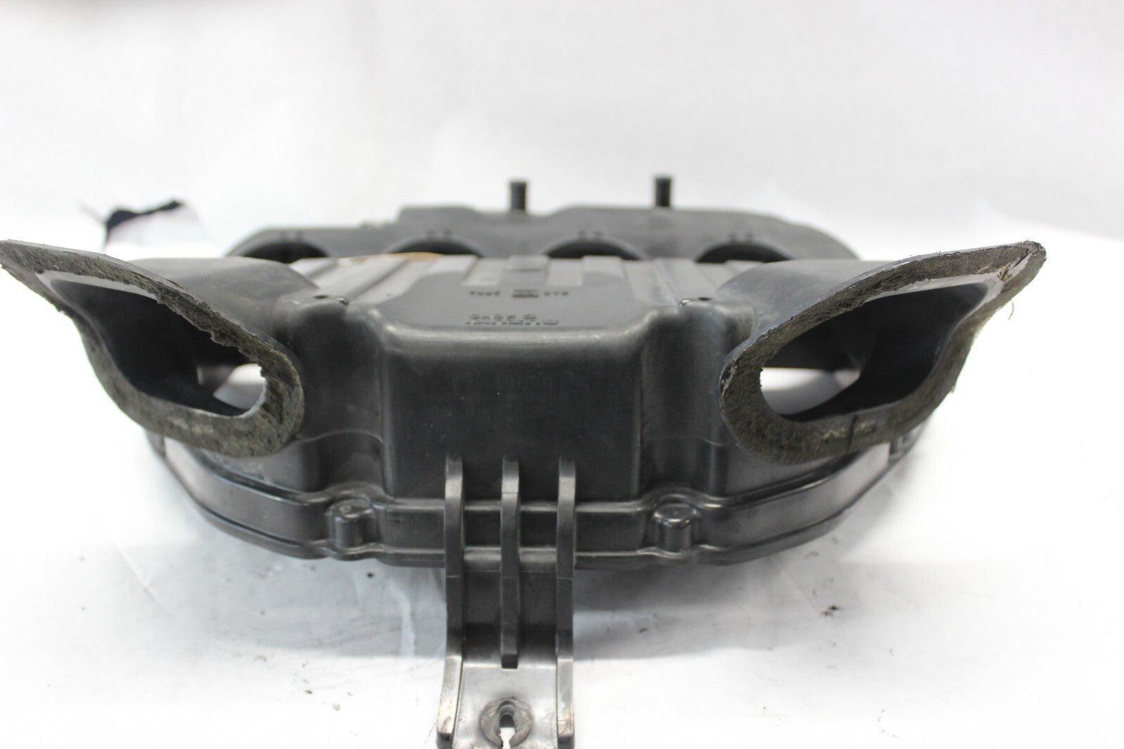 AIR CLEANER BASE ONLY 13700-40F00 2002 SUZUKI GSX-R1000