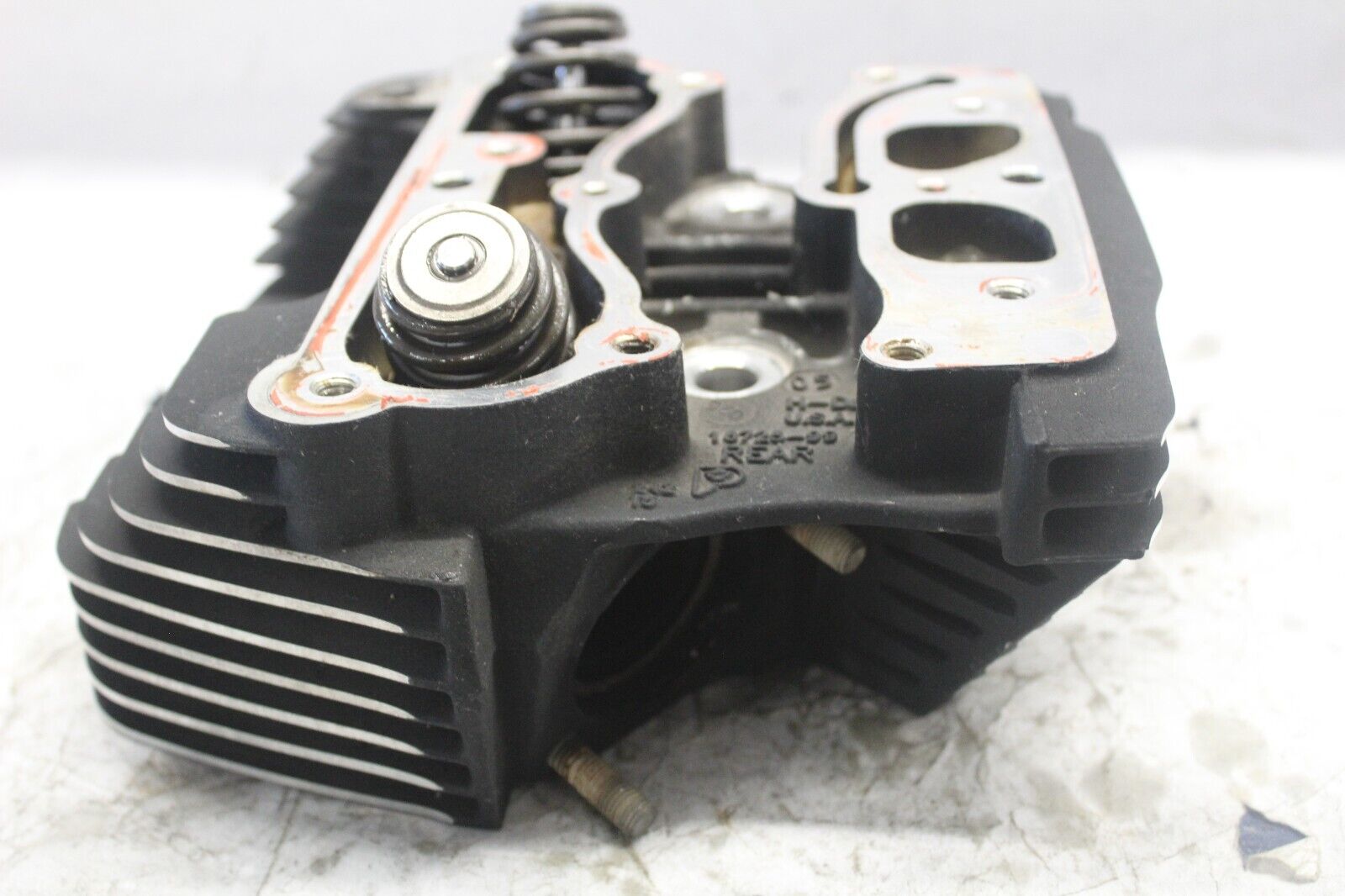 REAR CYLINDER HEAD 16724-05,16725-99 2005 SOFTAIL DELUXE FLSTNI