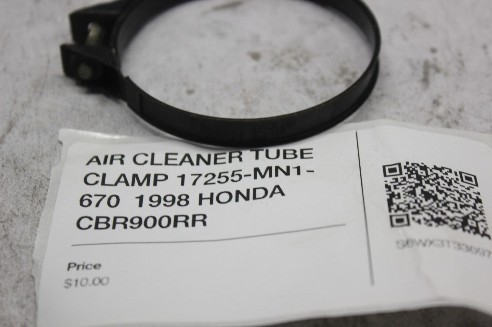 AIR CLEANER TUBE CLAMP 17255-MN1-670  1998 HONDA CBR900RR