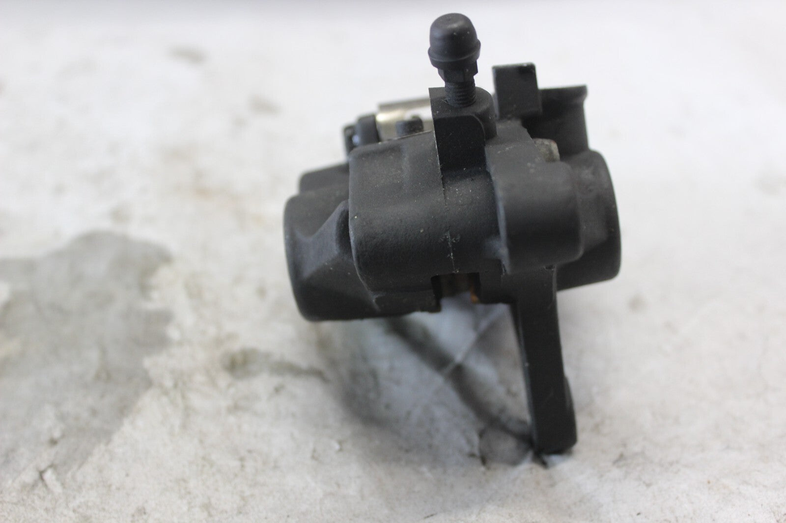 FRONT LEFT CALIPER ASSY 59300-33E11 2002 SUZUKI HAYABUSA GSX1300R