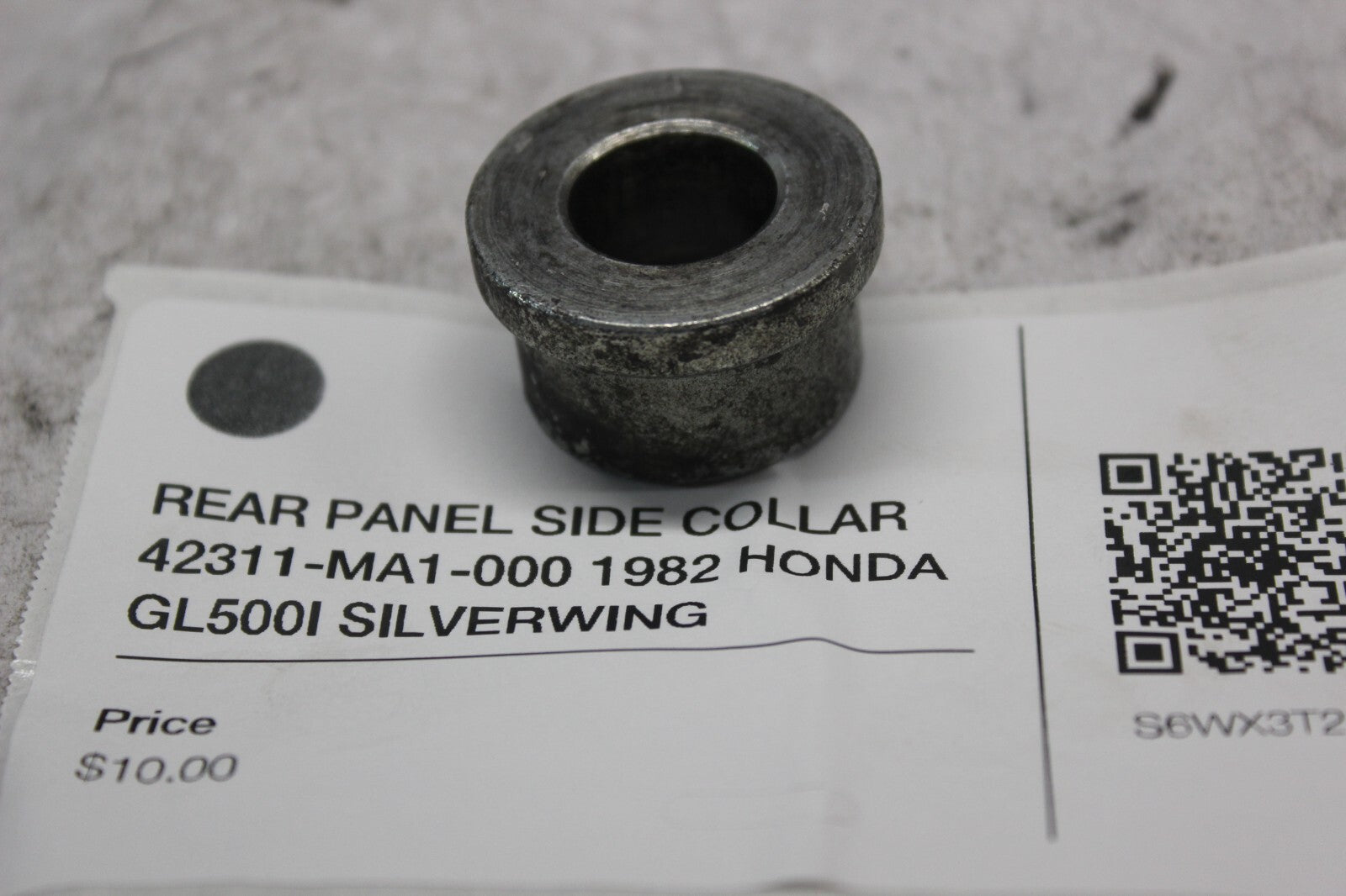REAR PANEL SIDE COLLAR 42311-MA1-000 1982 HONDA GL500I SILVERWING
