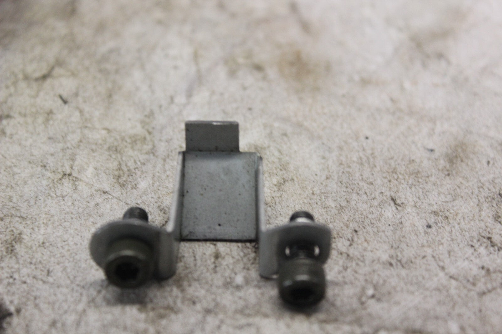 MAGNETO CLAMP W/ BOLTS 32371-24F00 2002 SUZUKI HAYABUSA GSX1300R